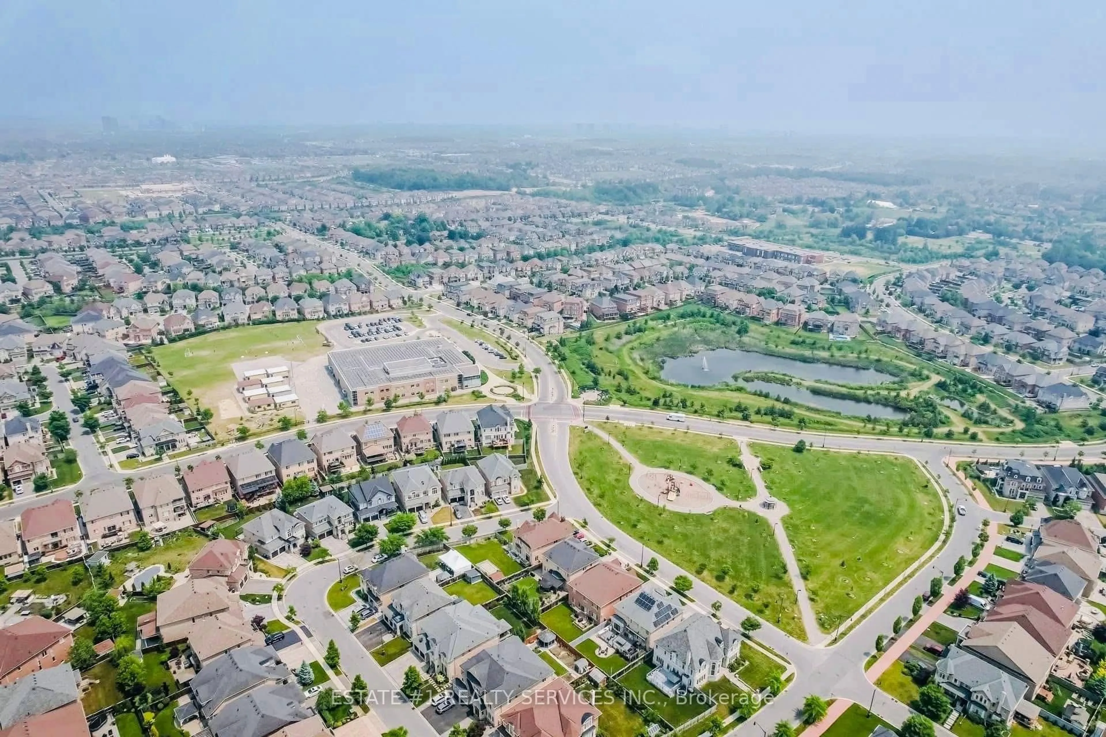 A pic from outside/outdoor area/front of a property/back of a property/a pic from drone, street for 4 Agincourt Circ, Brampton Ontario L6X 2M4
