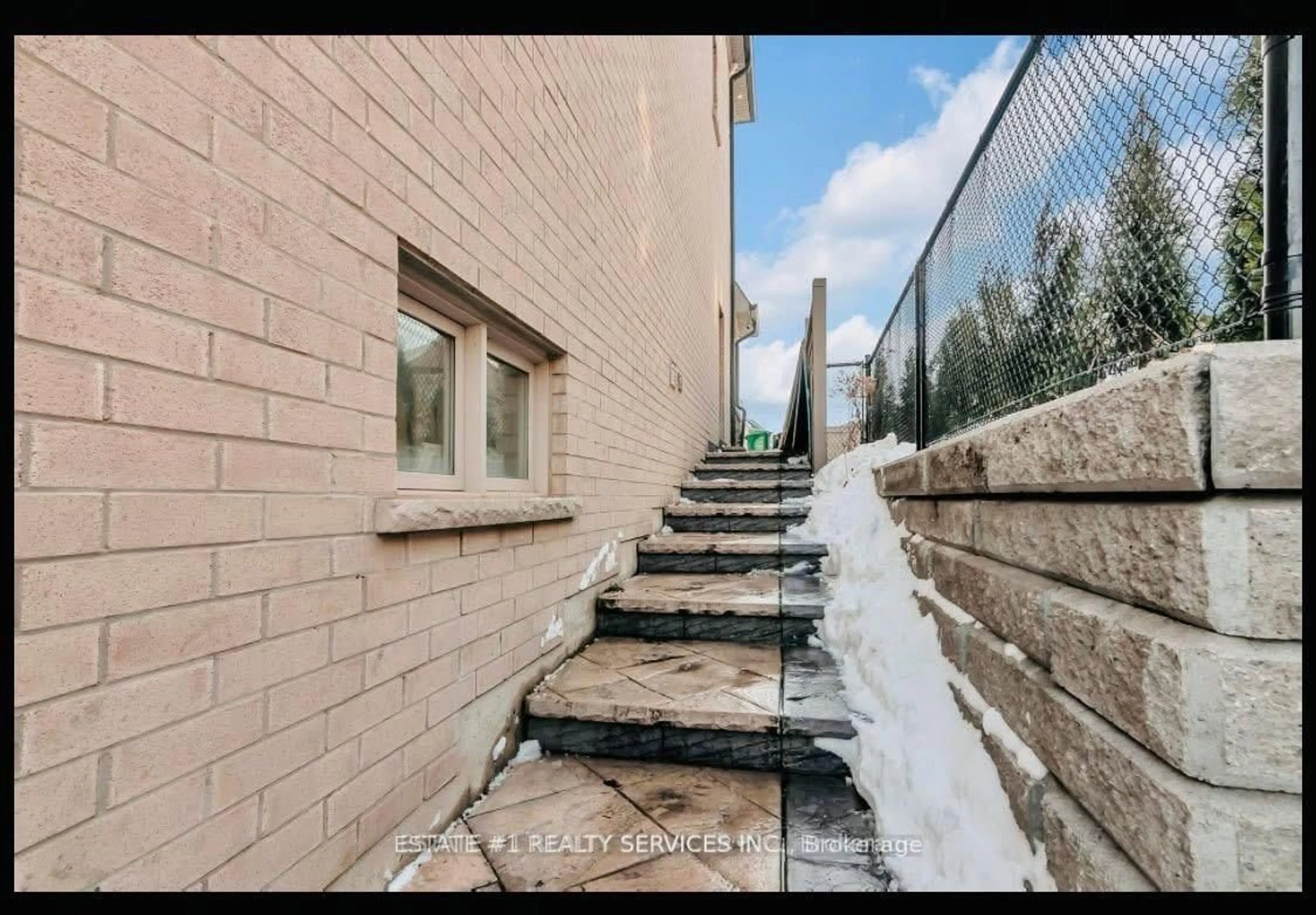 Stairs for 4 Agincourt Circ, Brampton Ontario L6X 2M4