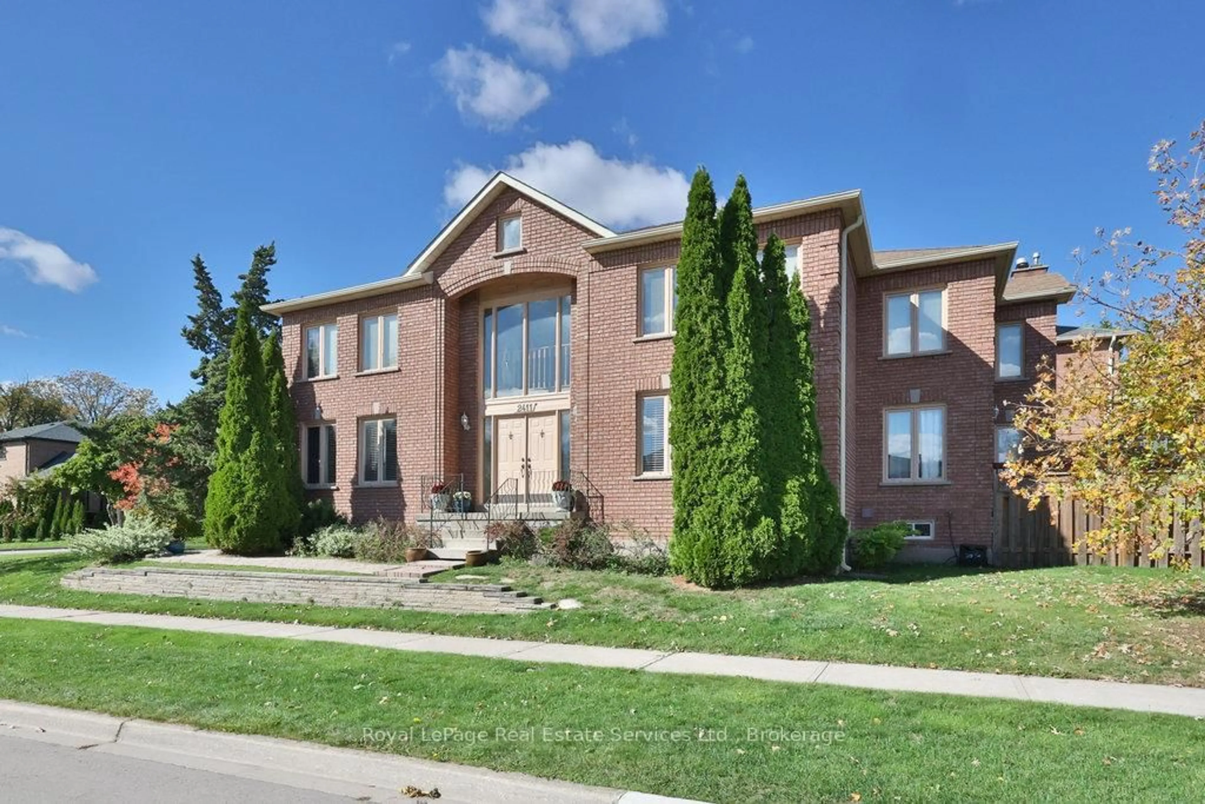Home with brick exterior material, building for 2411 Stoll Dr, Oakville Ontario L6J 7K9