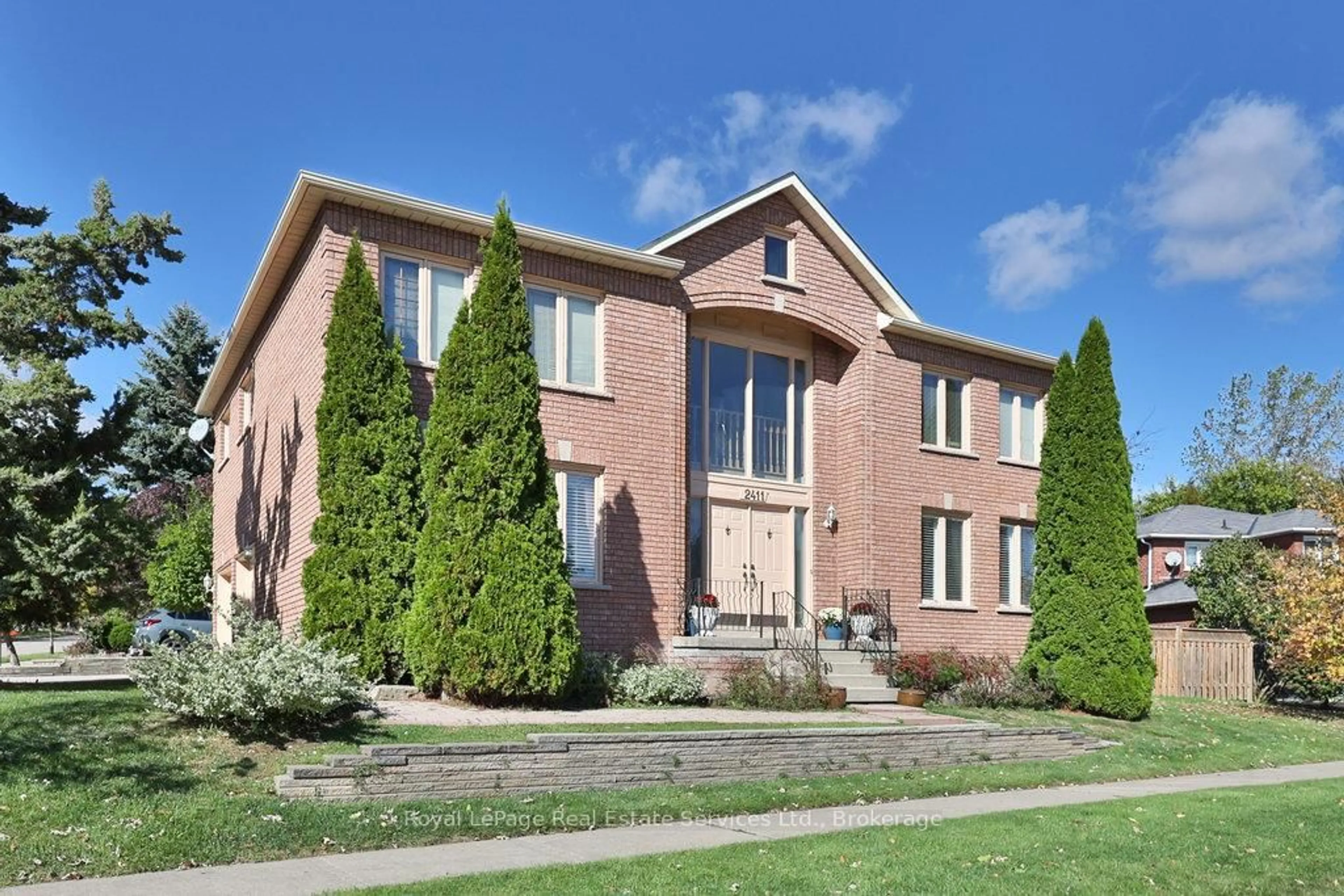 Home with brick exterior material, building for 2411 Stoll Dr, Oakville Ontario L6J 7K9