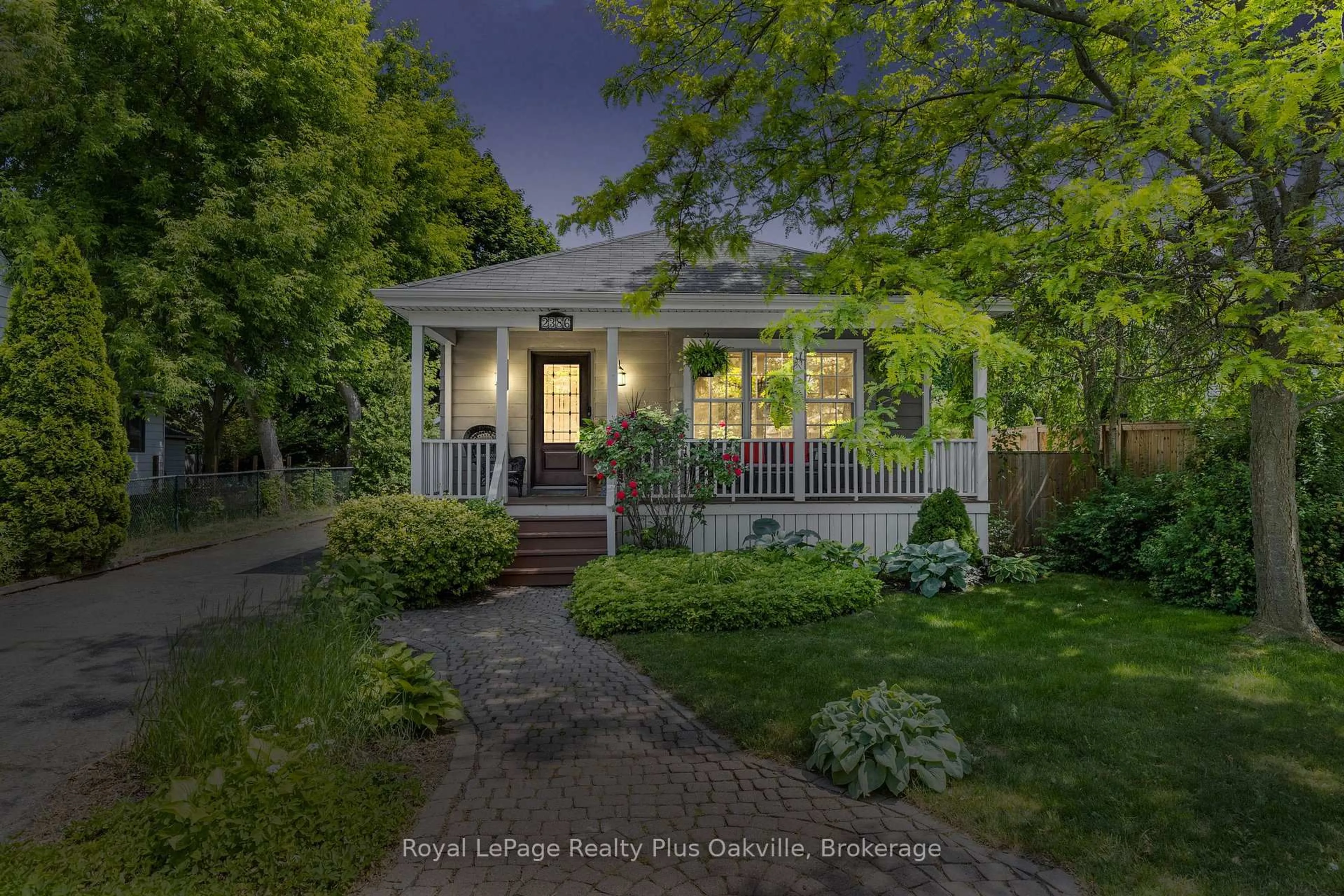 A pic from outside/outdoor area/front of a property/back of a property/a pic from drone, street for 2386 Rebecca St, Oakville Ontario L6L 2A9