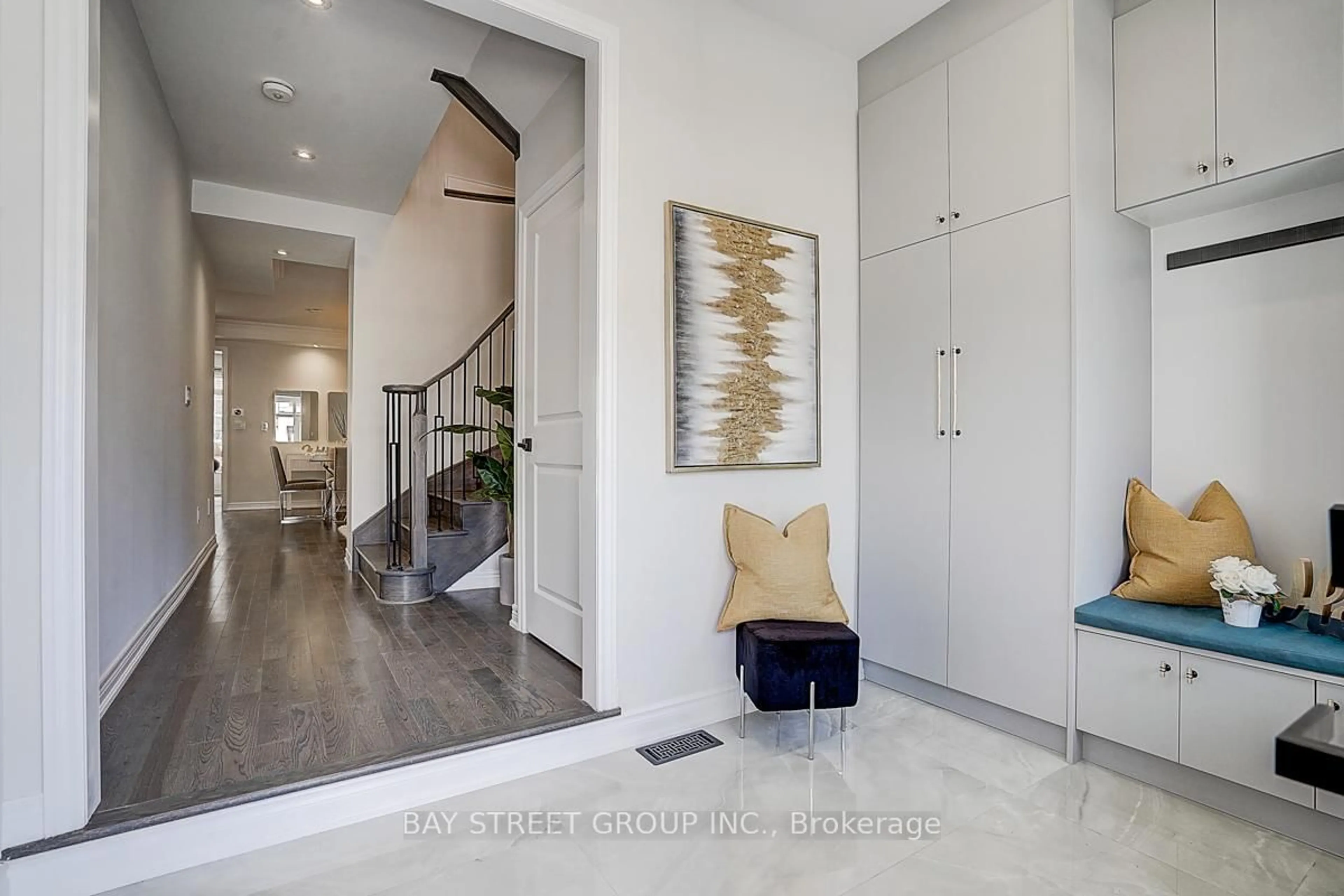 Indoor entryway for 146 Petgor Path, Oakville Ontario L6H 0Y6