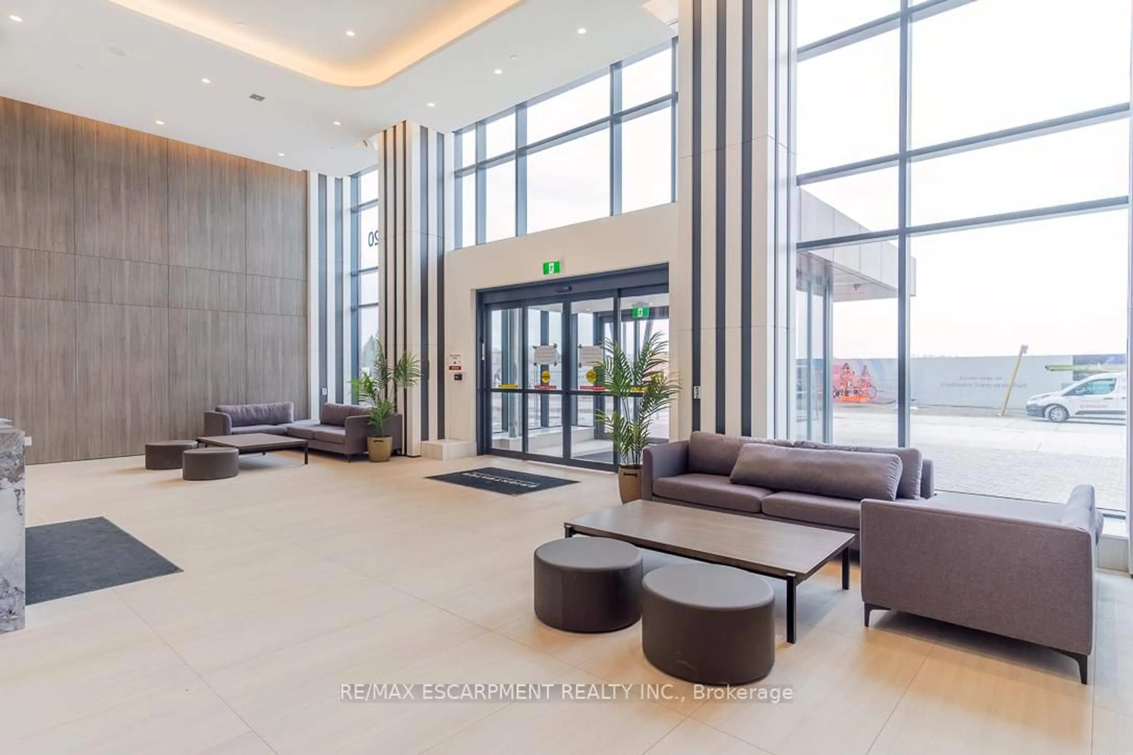 Lobby for 220 MISSINNIHE Way #1203, Mississauga Ontario L5H 0A9