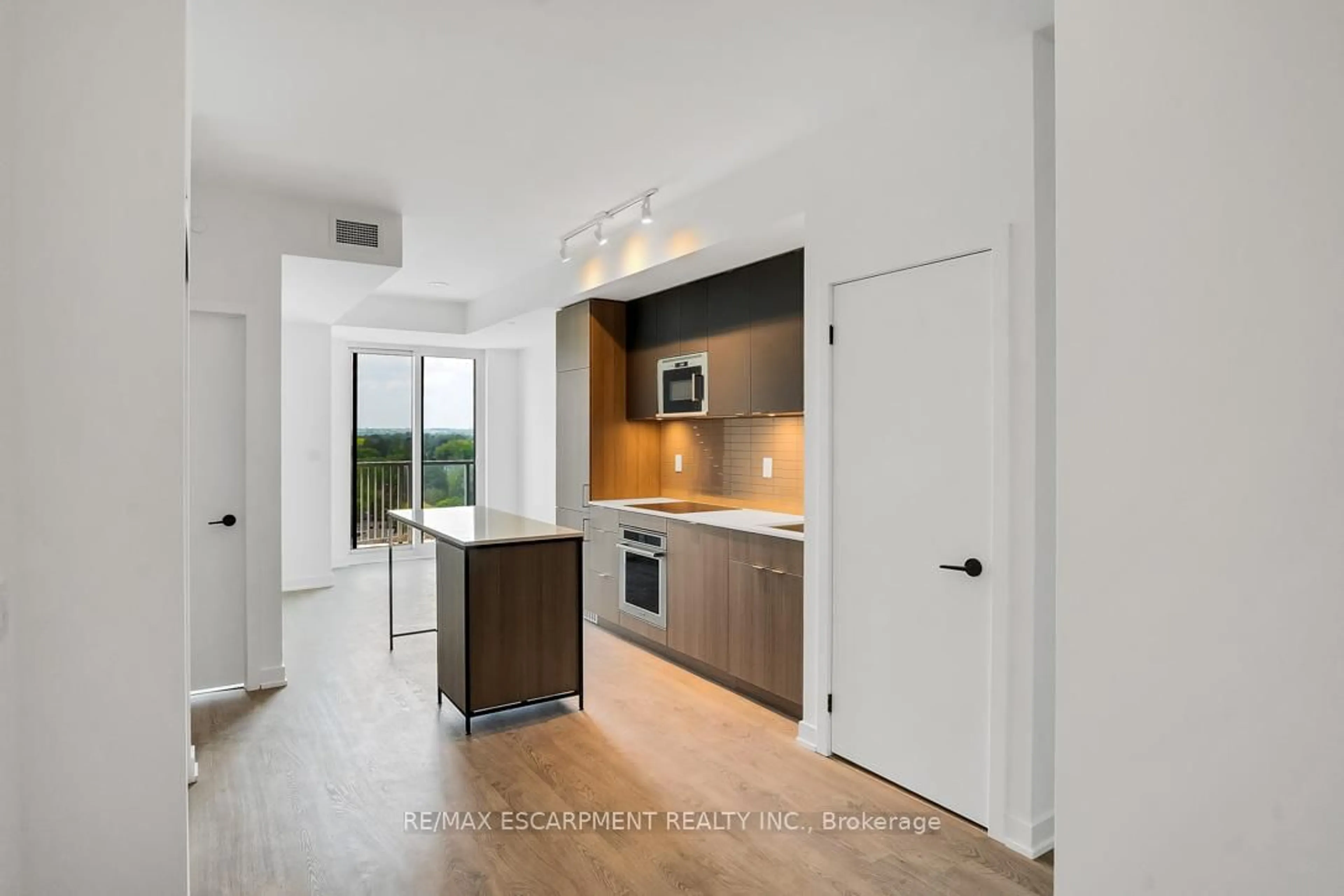 Unknown for 220 MISSINNIHE Way #1203, Mississauga Ontario L5H 0A9