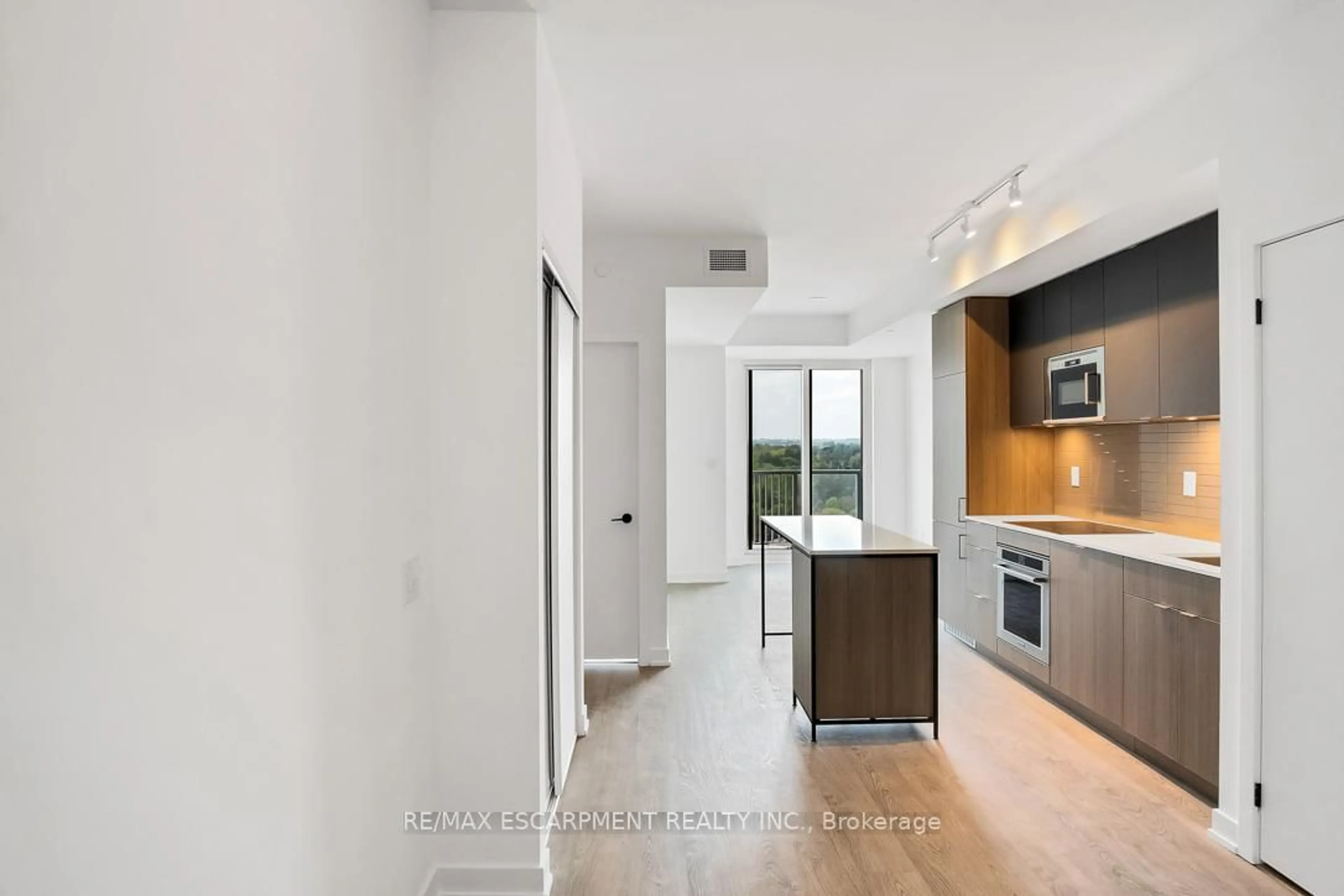 Unknown for 220 MISSINNIHE Way #1203, Mississauga Ontario L5H 0A9
