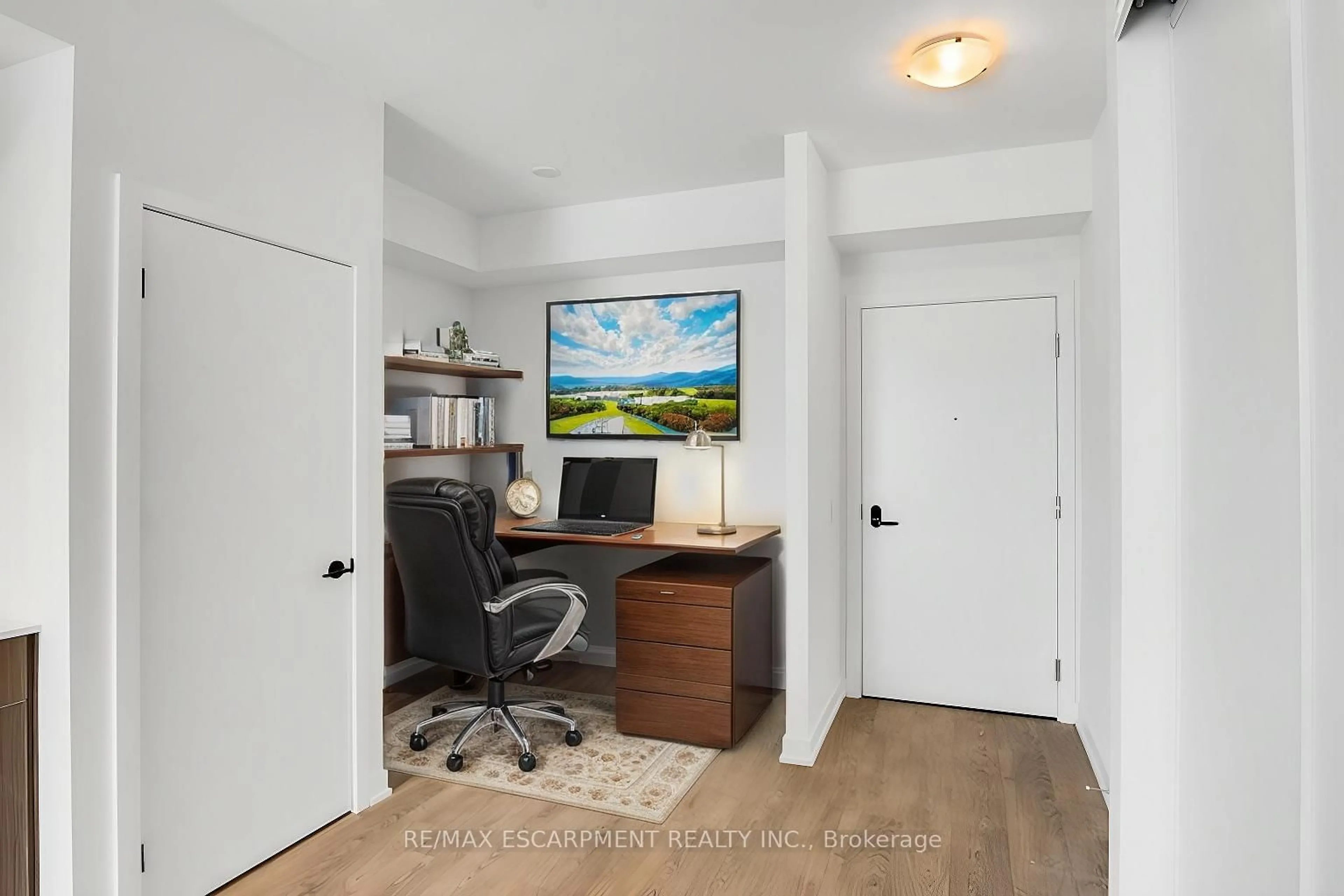 A pic of a room for 220 MISSINNIHE Way #1203, Mississauga Ontario L5H 0A9