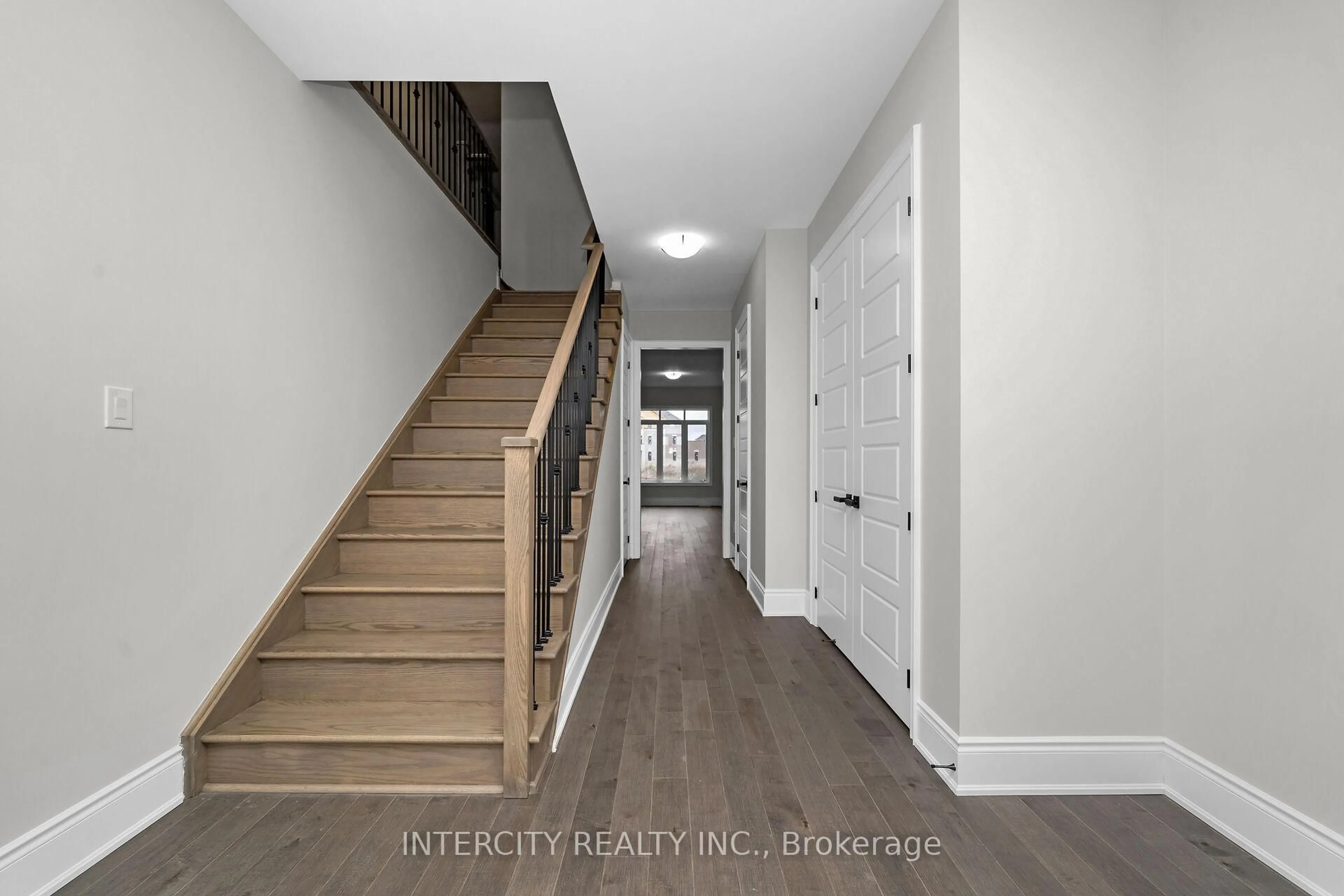 Indoor entryway for 61 Goodview Dr #Lot 200, Brampton Ontario L6R 3W7