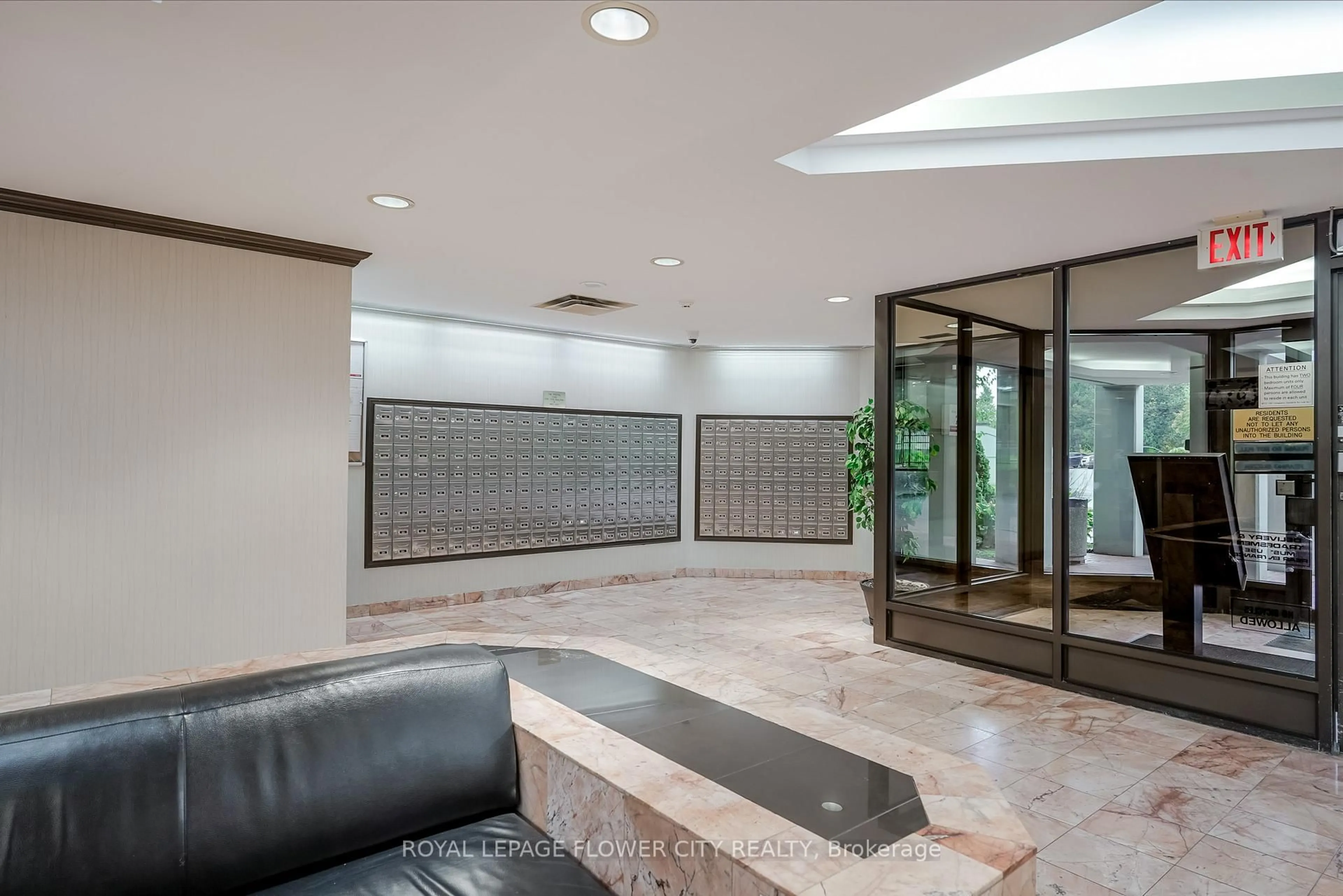 Indoor foyer for 1 Rowntree Rd #611, Toronto Ontario M9V 5G7