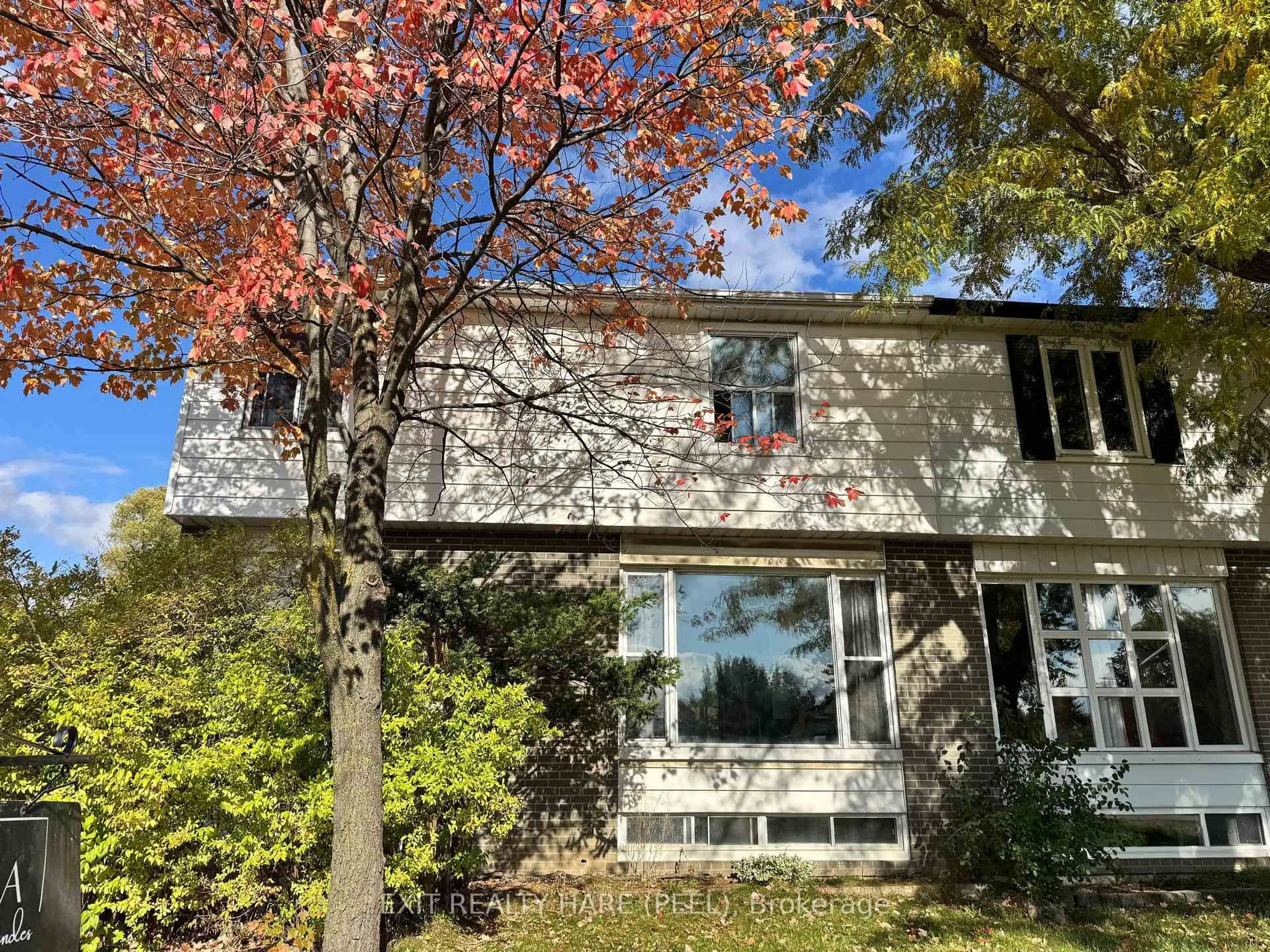 Home with vinyl exterior material, unknown for 6 Earnscliffe Gate, Brampton Ontario L6T 3B3