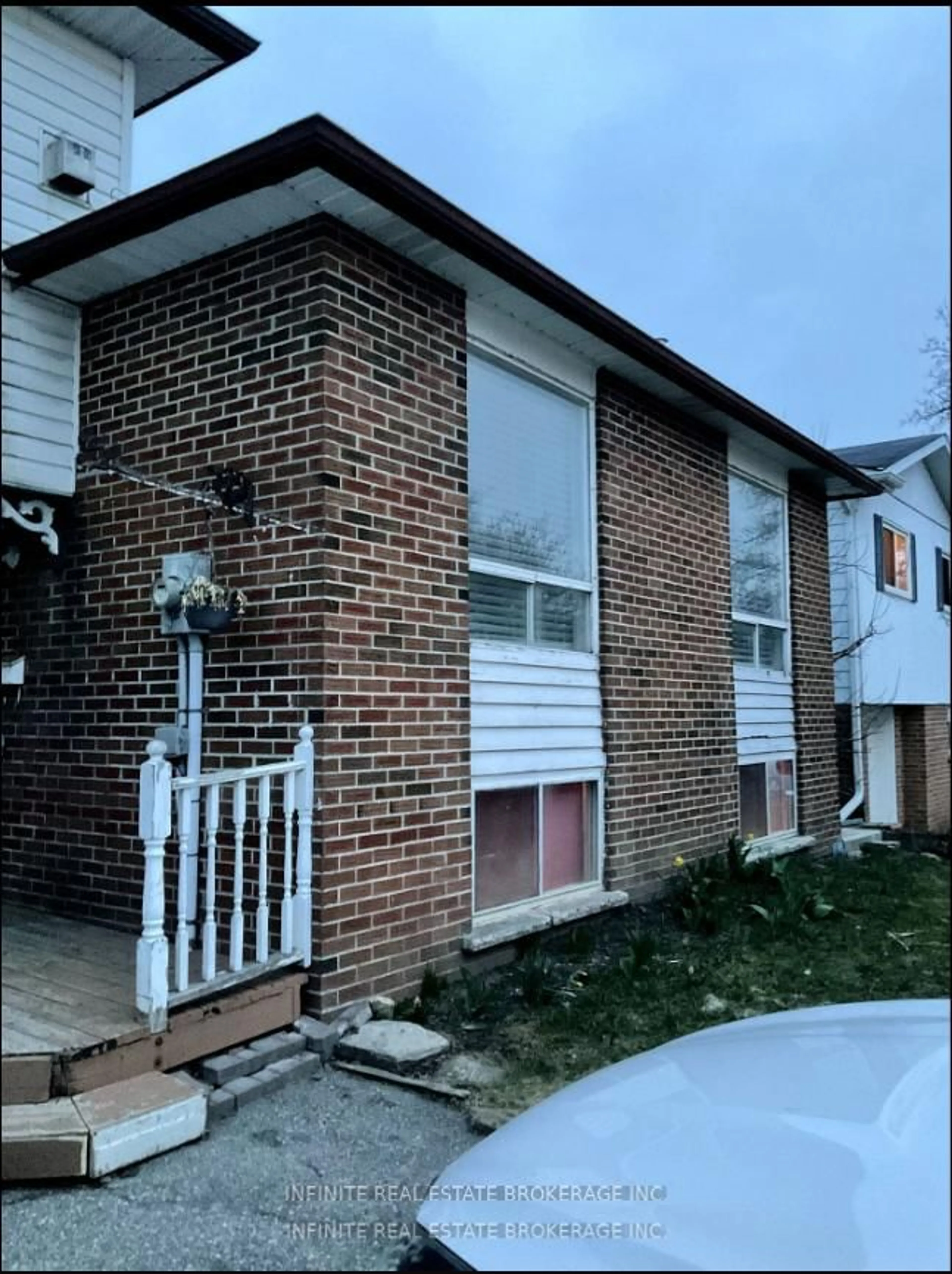 Home with brick exterior material, street for 122 Parkview Dr, Orangeville Ontario L9W 3J3