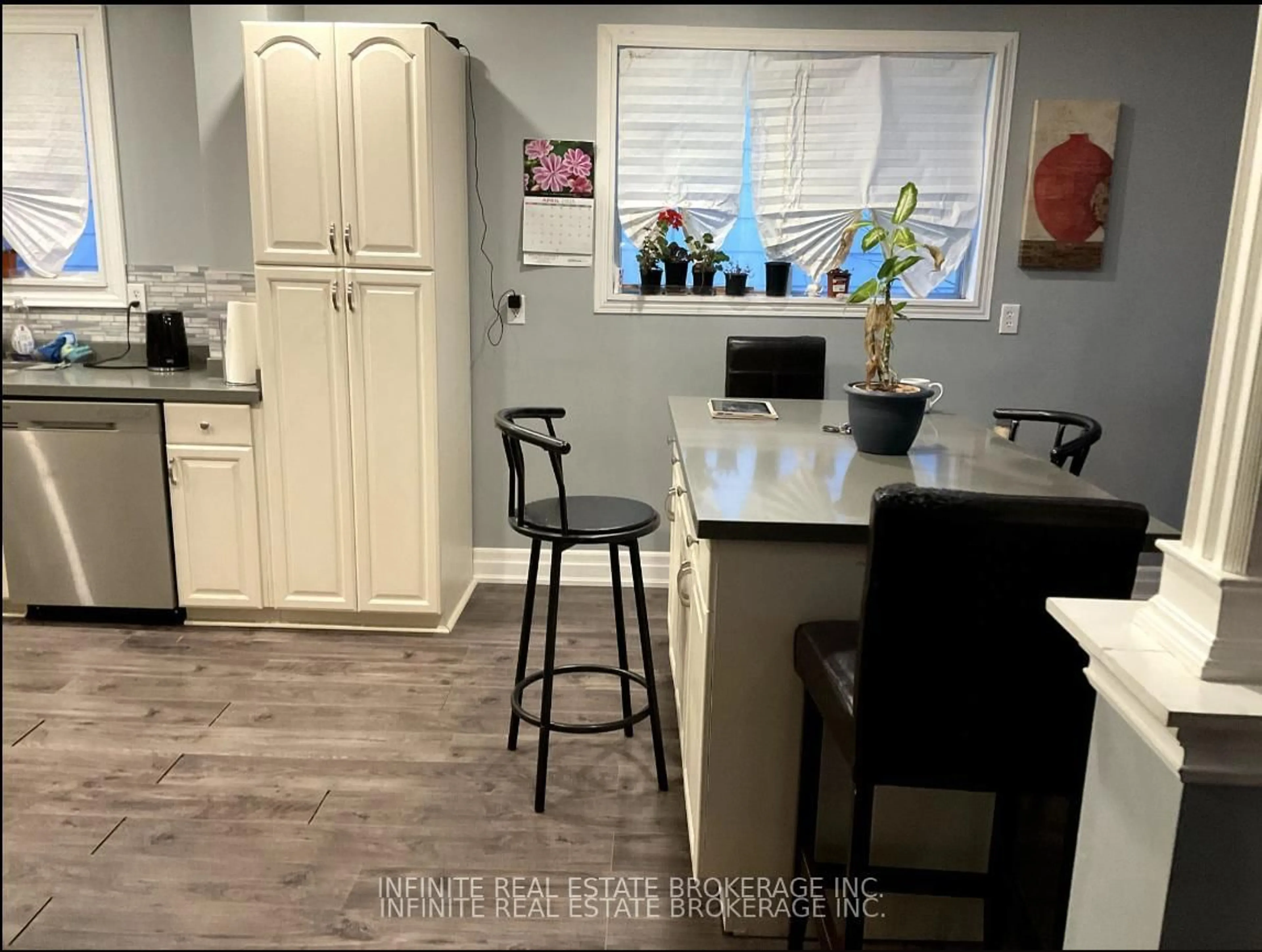 Open concept kitchen, unknown for 122 Parkview Dr, Orangeville Ontario L9W 3J3