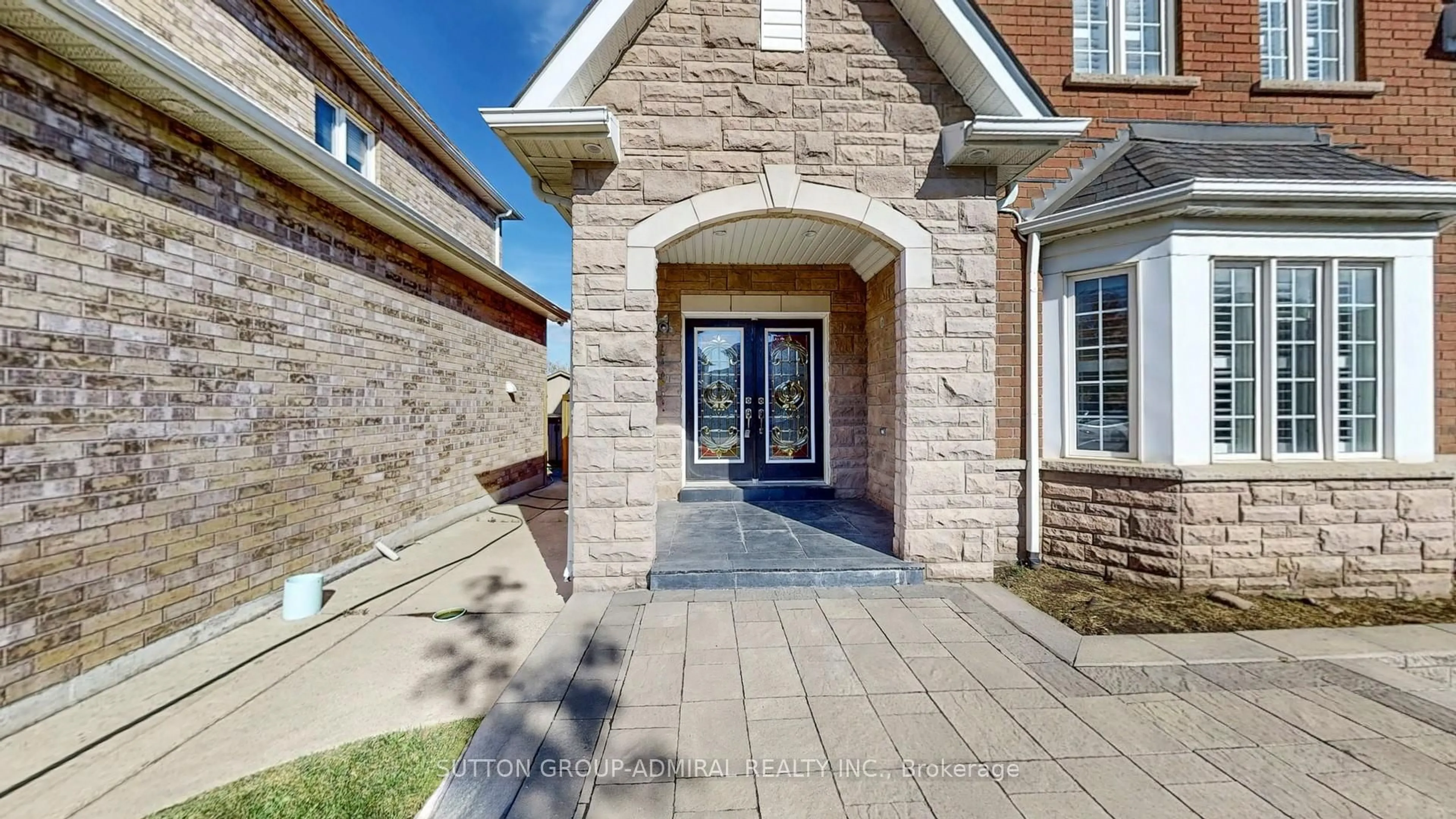 Unknown for 37 Donwoods Crt, Brampton Ontario L6P 1T6