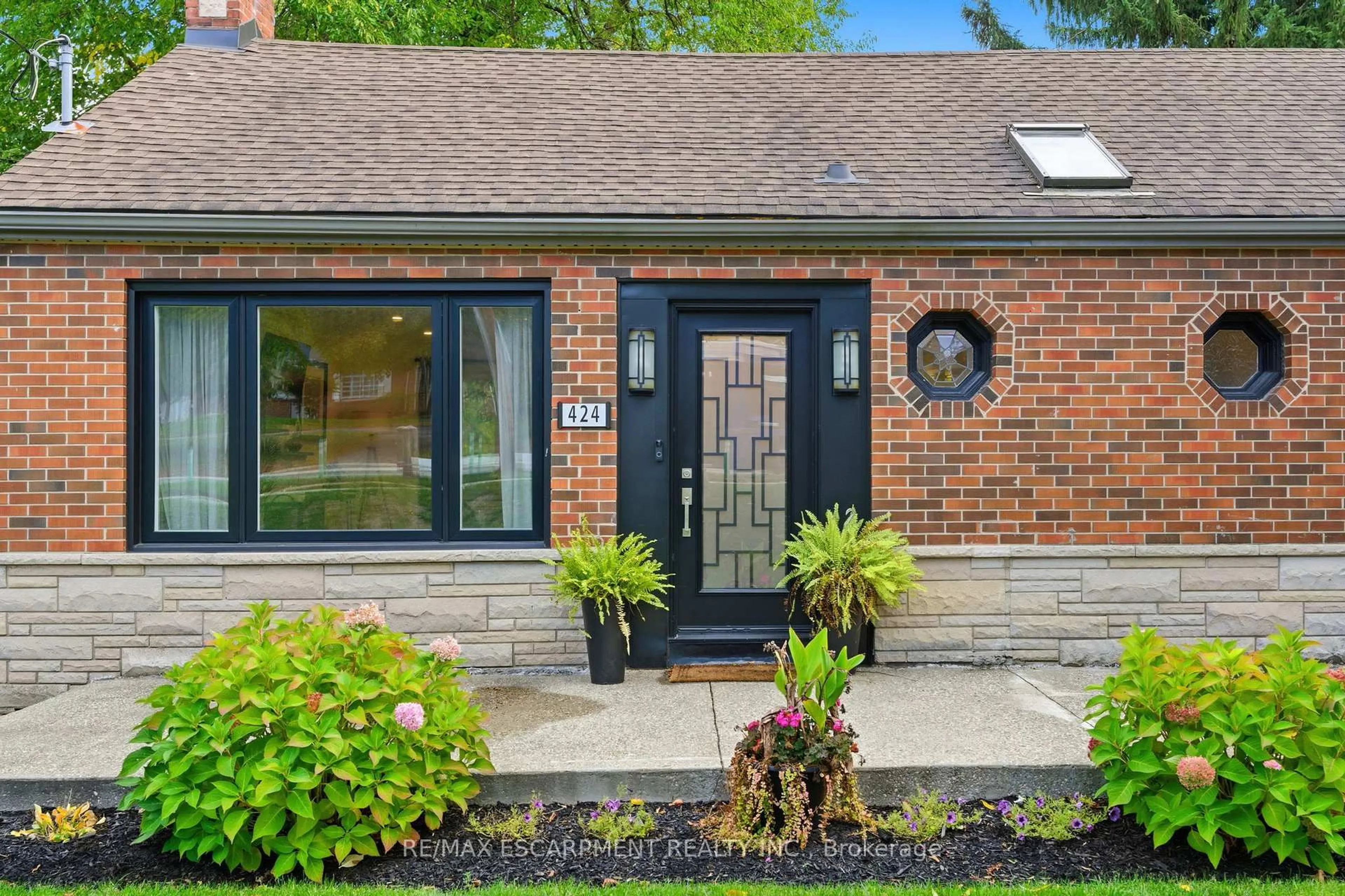 Home with brick exterior material, street for 424 Plains Rd, Burlington Ontario L7T 1G9