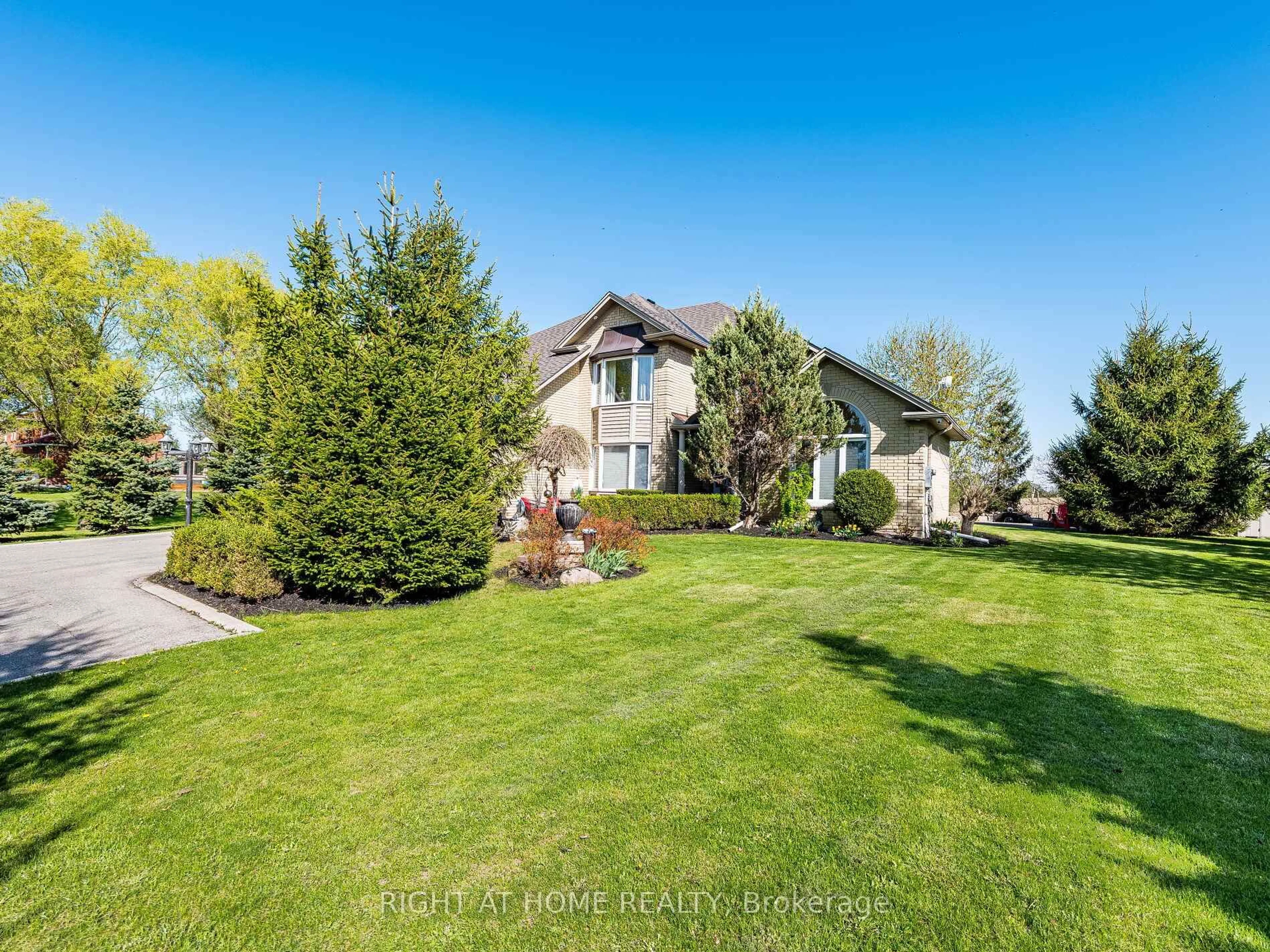 A pic from outside/outdoor area/front of a property/back of a property/a pic from drone, unknown for 13250 Tenth Sdrd, Halton Hills Ontario L7G 4S5