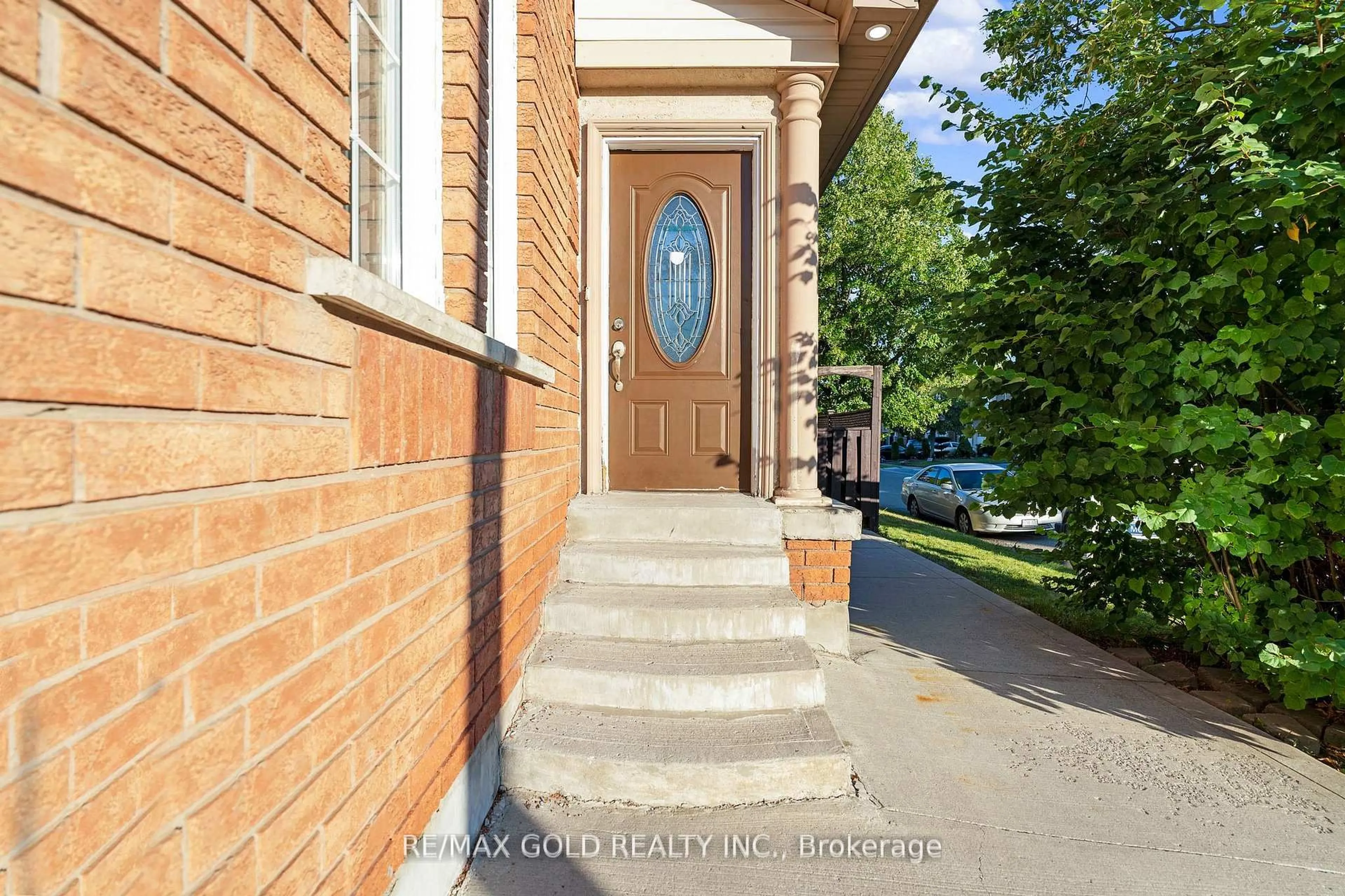 Unknown for 41 Fallstar Cres, Brampton Ontario L7A 2J6