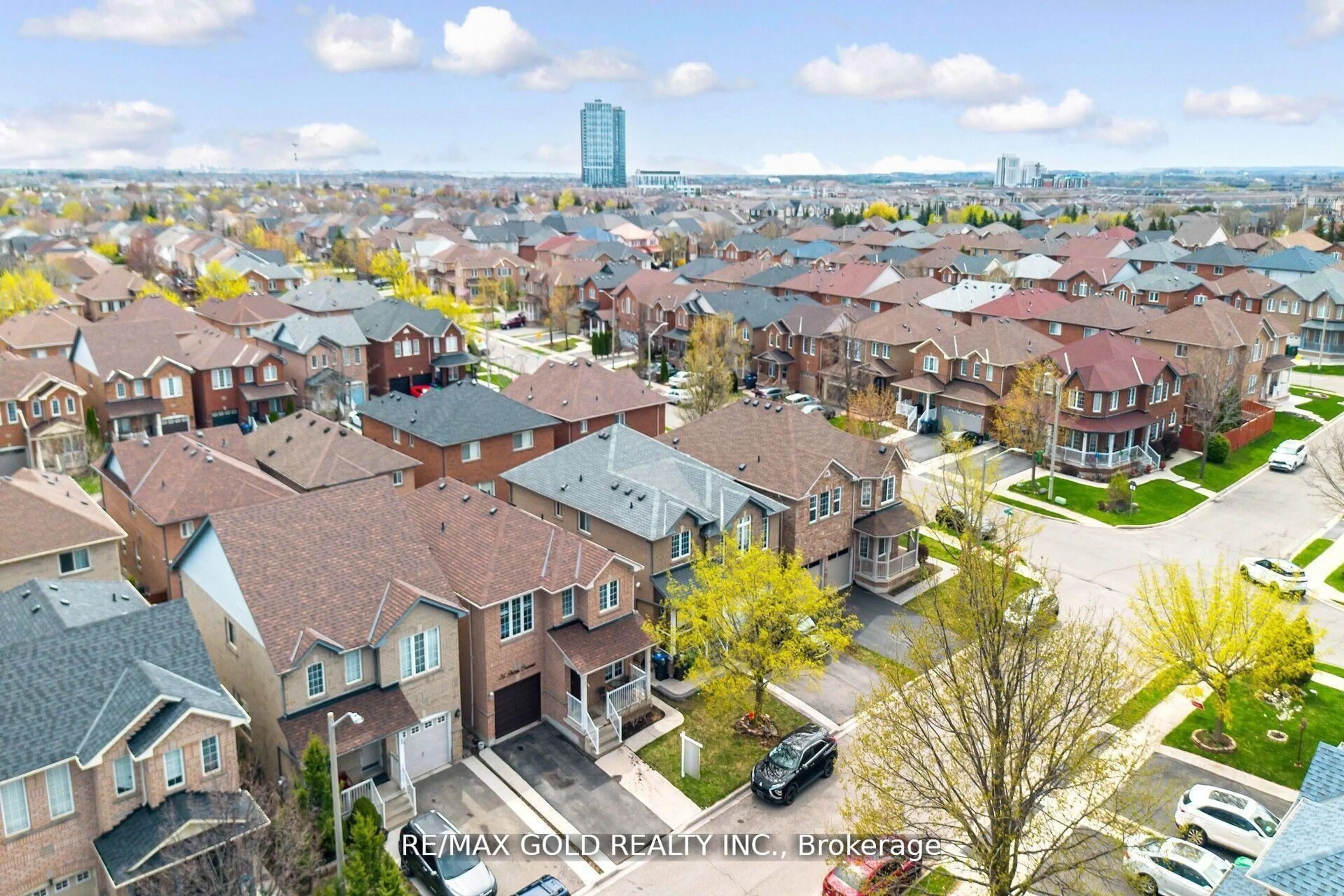 A pic from outside/outdoor area/front of a property/back of a property/a pic from drone, city buildings view from balcony for 36 Roxton Cres, Brampton Ontario L7A 2A9