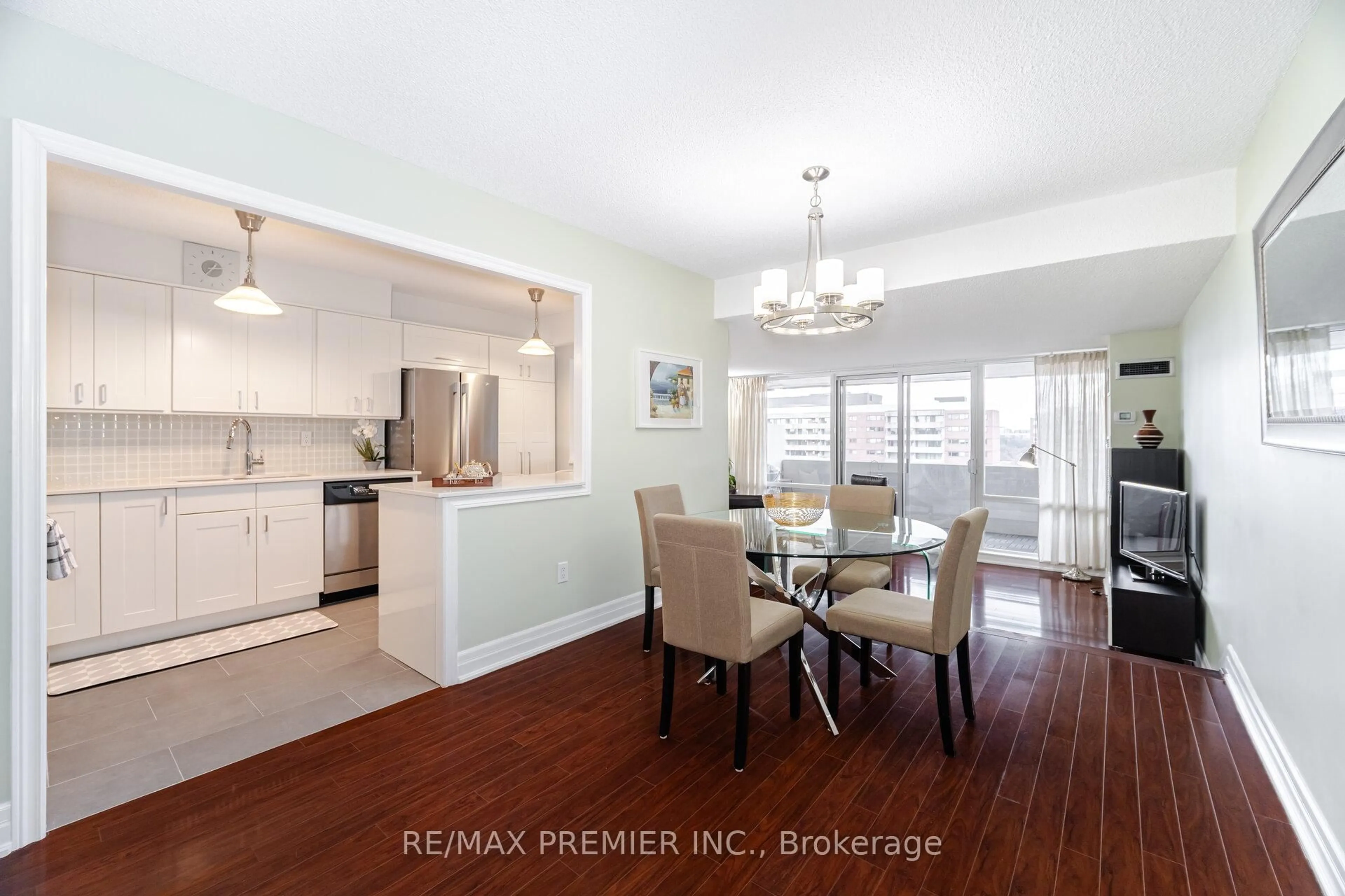 Dining room, ceramic/tile floor for 270 Scarlett Rd #1905, Toronto Ontario M6N 4X7