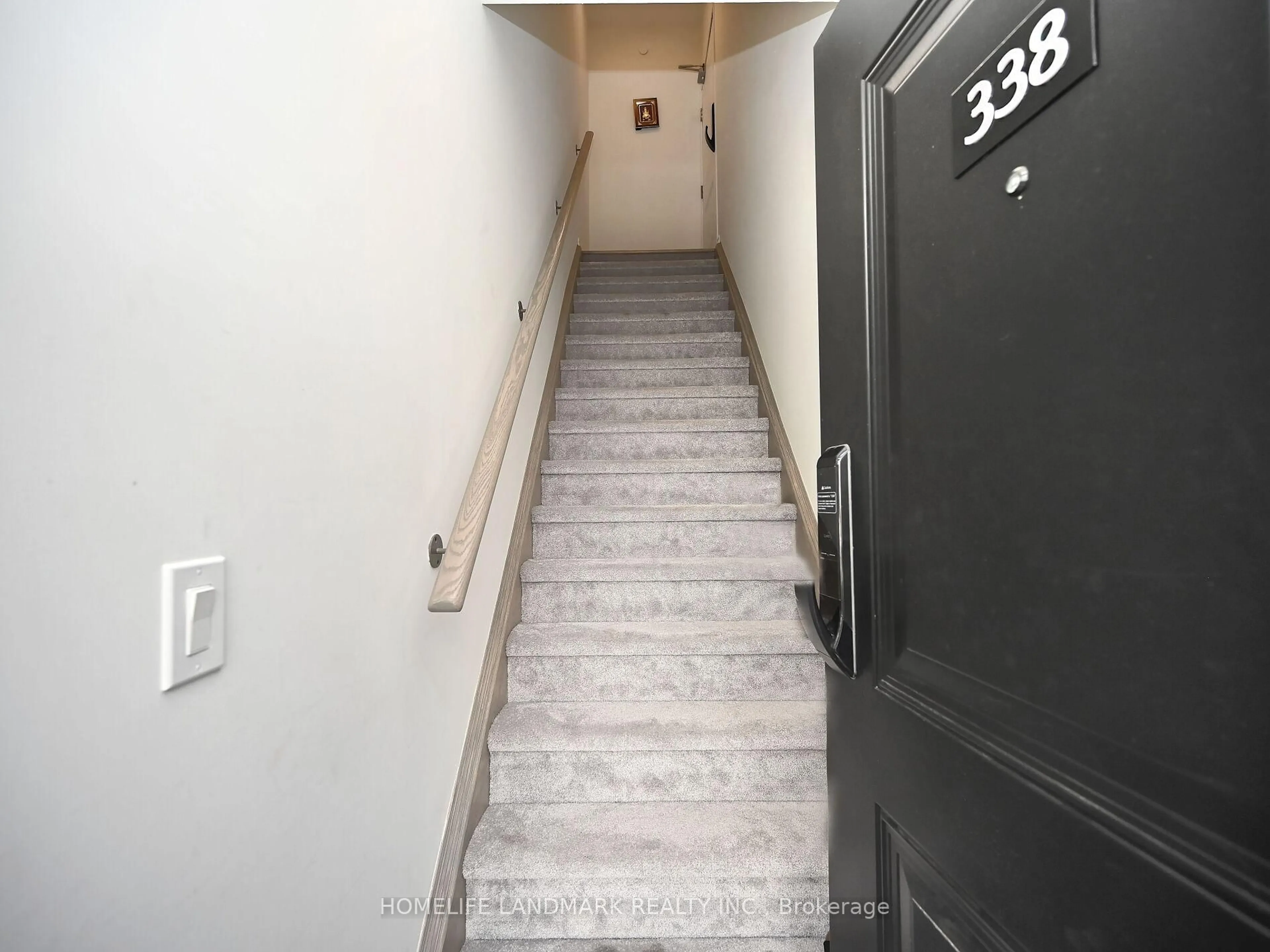 Indoor foyer for #338 - 349 Wheat Boom Dr, Oakville Ontario L6H 7X5