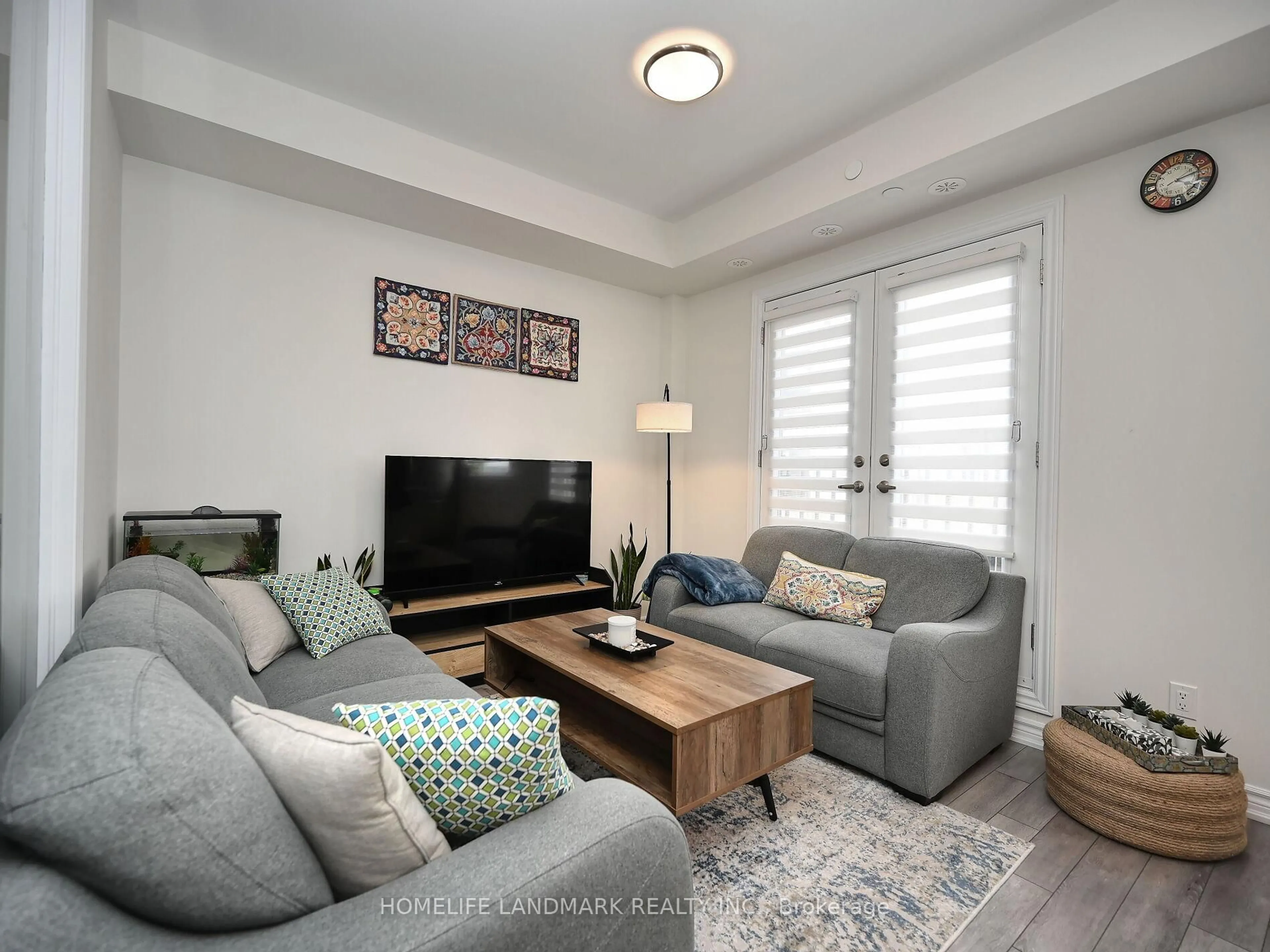 Living room with furniture, wood/laminate floor for #338 - 349 Wheat Boom Dr, Oakville Ontario L6H 7X5