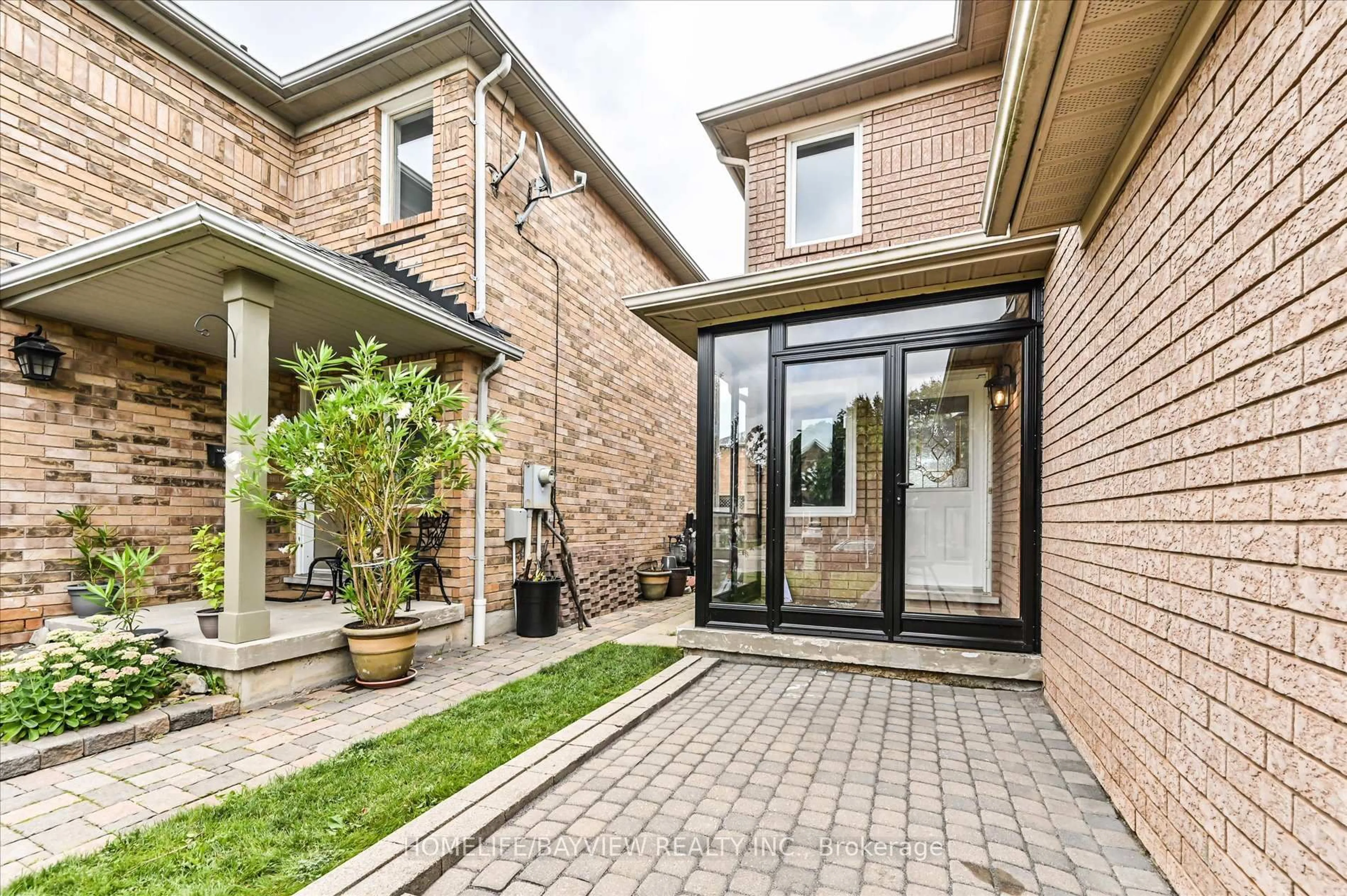 Home with brick exterior material, street for 3956 Bentridge Rd, Mississauga Ontario L5N 7V8