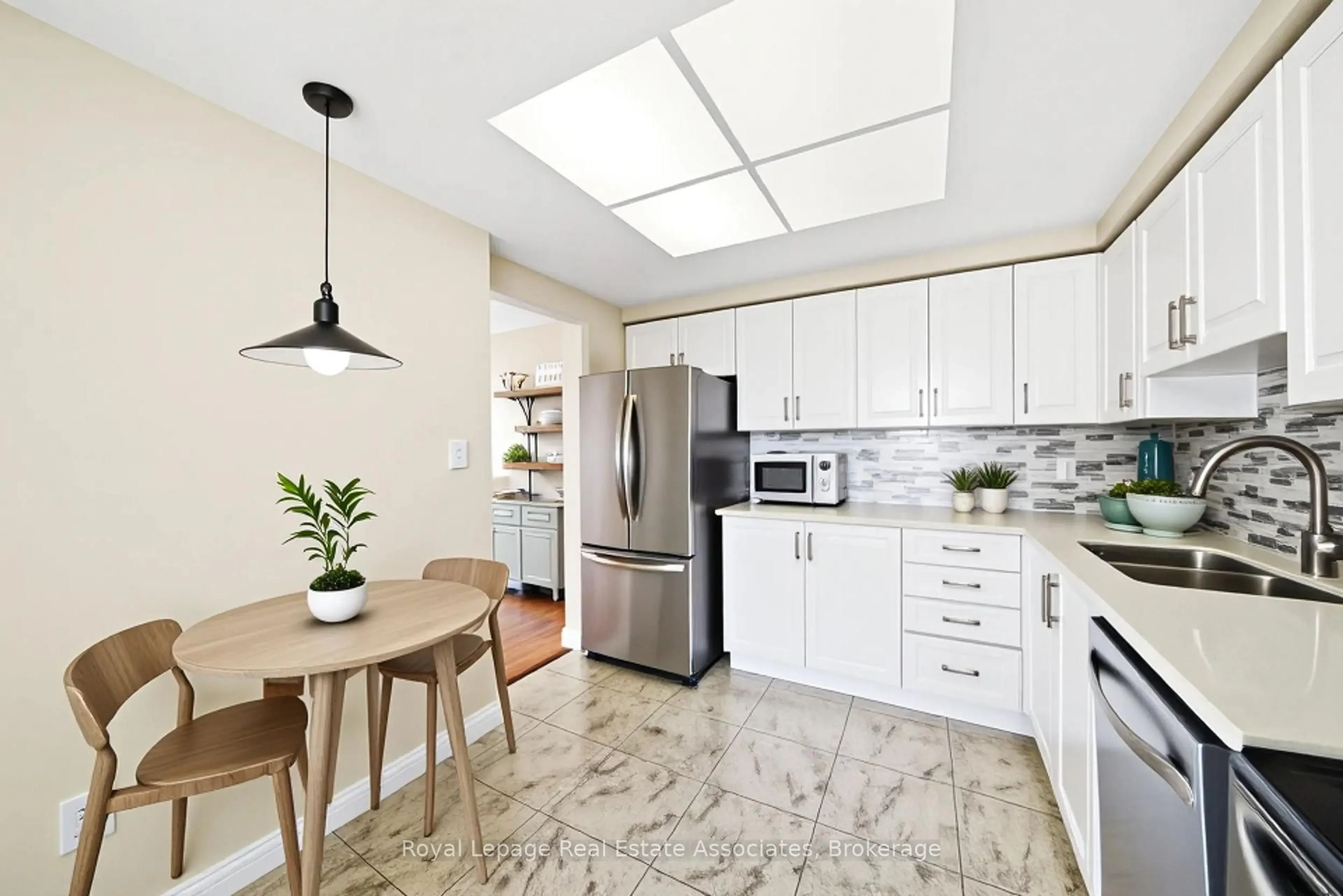 Open concept kitchen, ceramic/tile floor for 135 Hillcrest Ave #1507, Mississauga Ontario L5B 4B1
