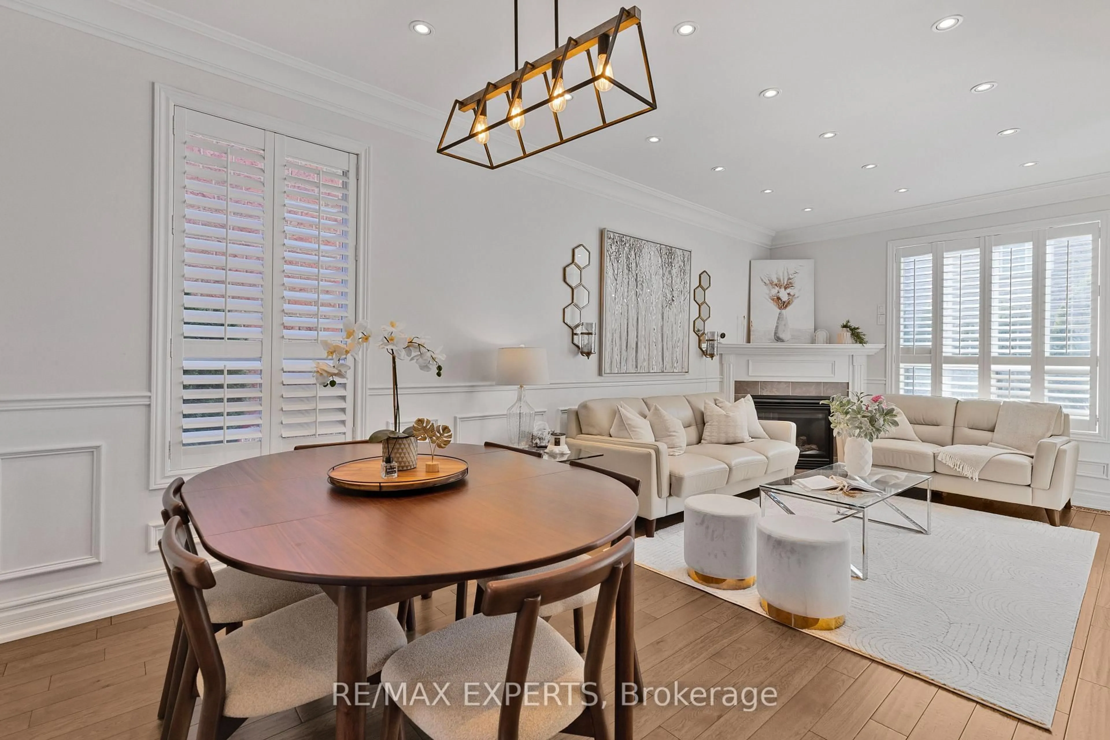 Living room with furniture, wood/laminate floor for 4643 Harbottle Rd, Burlington Ontario L7M 0E2