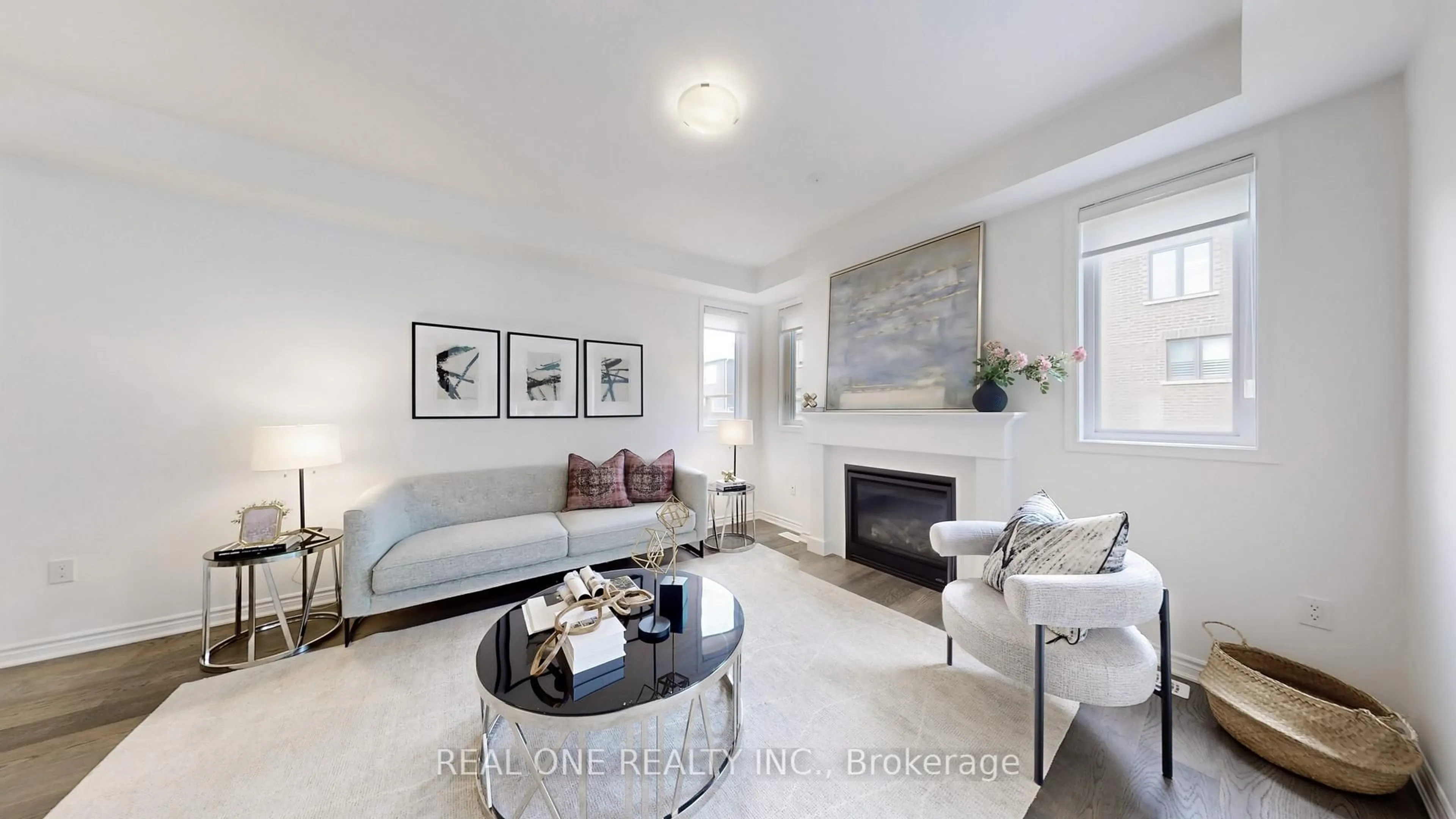 Living room with furniture, unknown for 561 KENNEDY Circ, Milton Ontario L9E 1P9