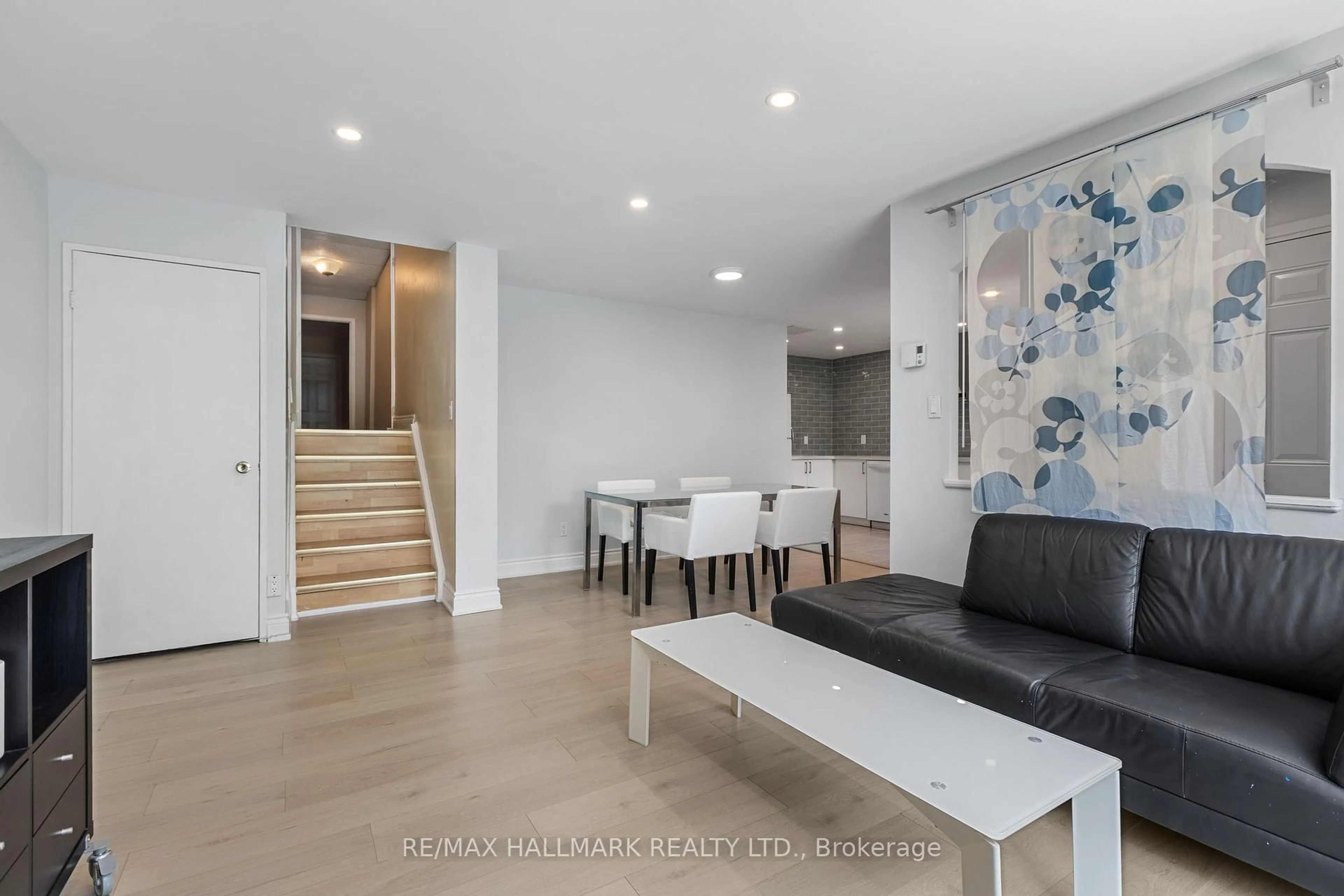 Unknown for 3040 Constitution Blvd #130, Mississauga Ontario L4Y 3X7
