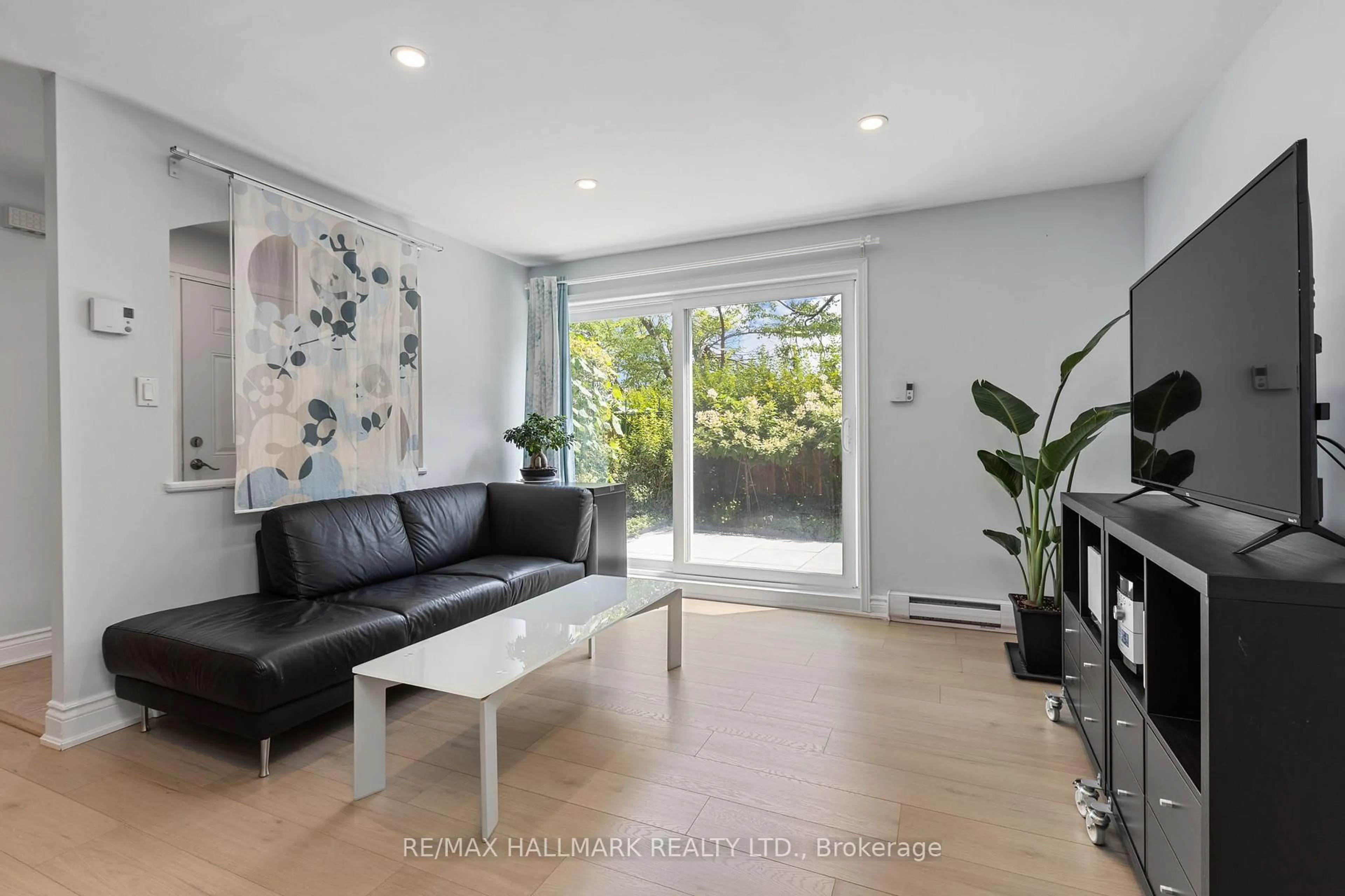 Living room with furniture, unknown for 3040 Constitution Blvd #130, Mississauga Ontario L4Y 3X7