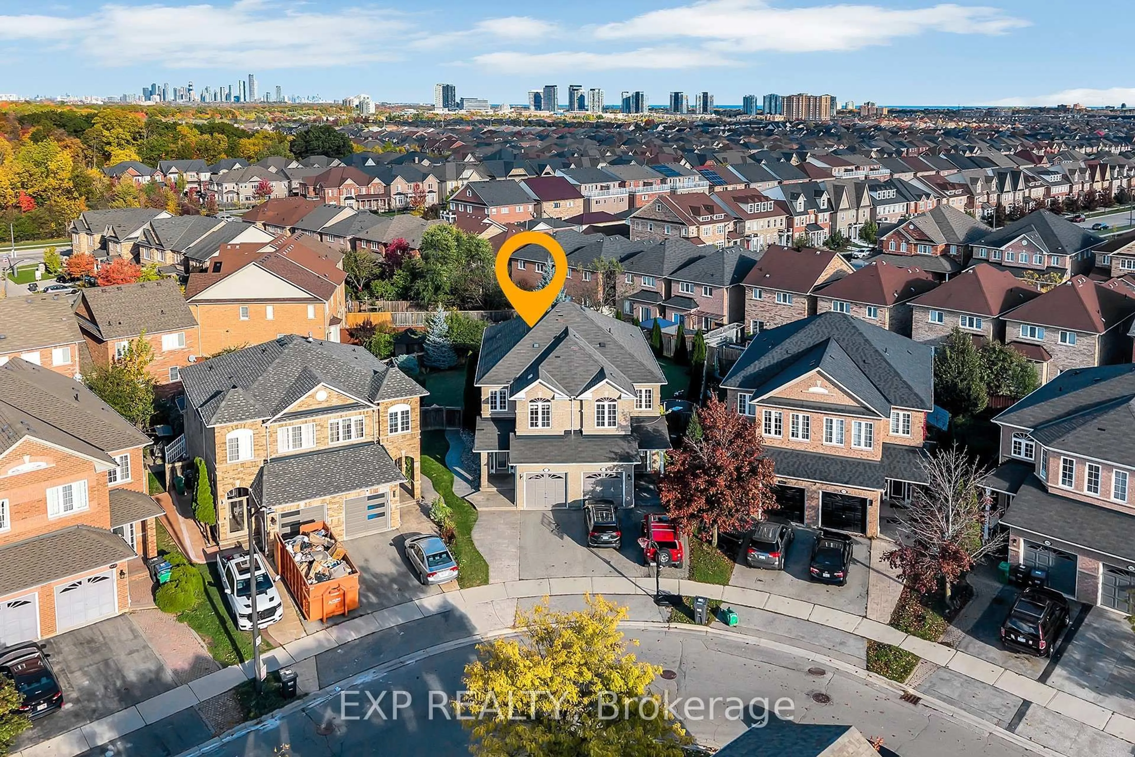 A pic from outside/outdoor area/front of a property/back of a property/a pic from drone, street for 3438 Fountain Park Ave, Mississauga Ontario L5M 7E3
