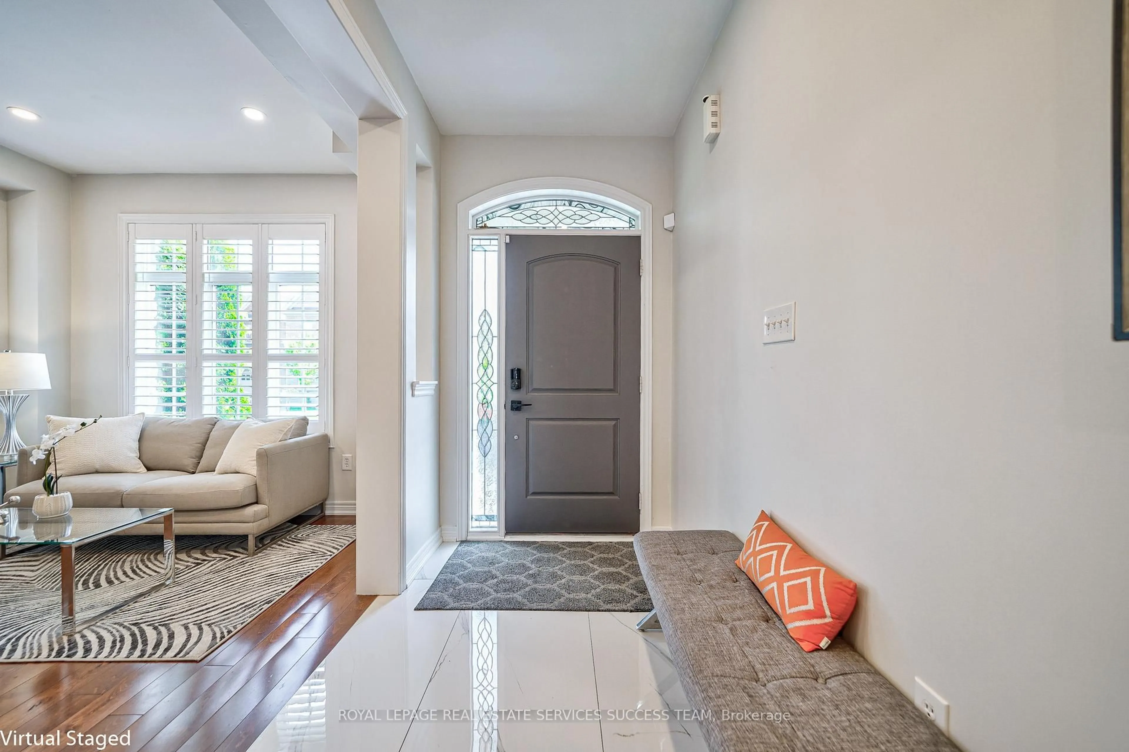 Indoor entryway for 5354 Mallory Rd, Mississauga Ontario L5M 0J3