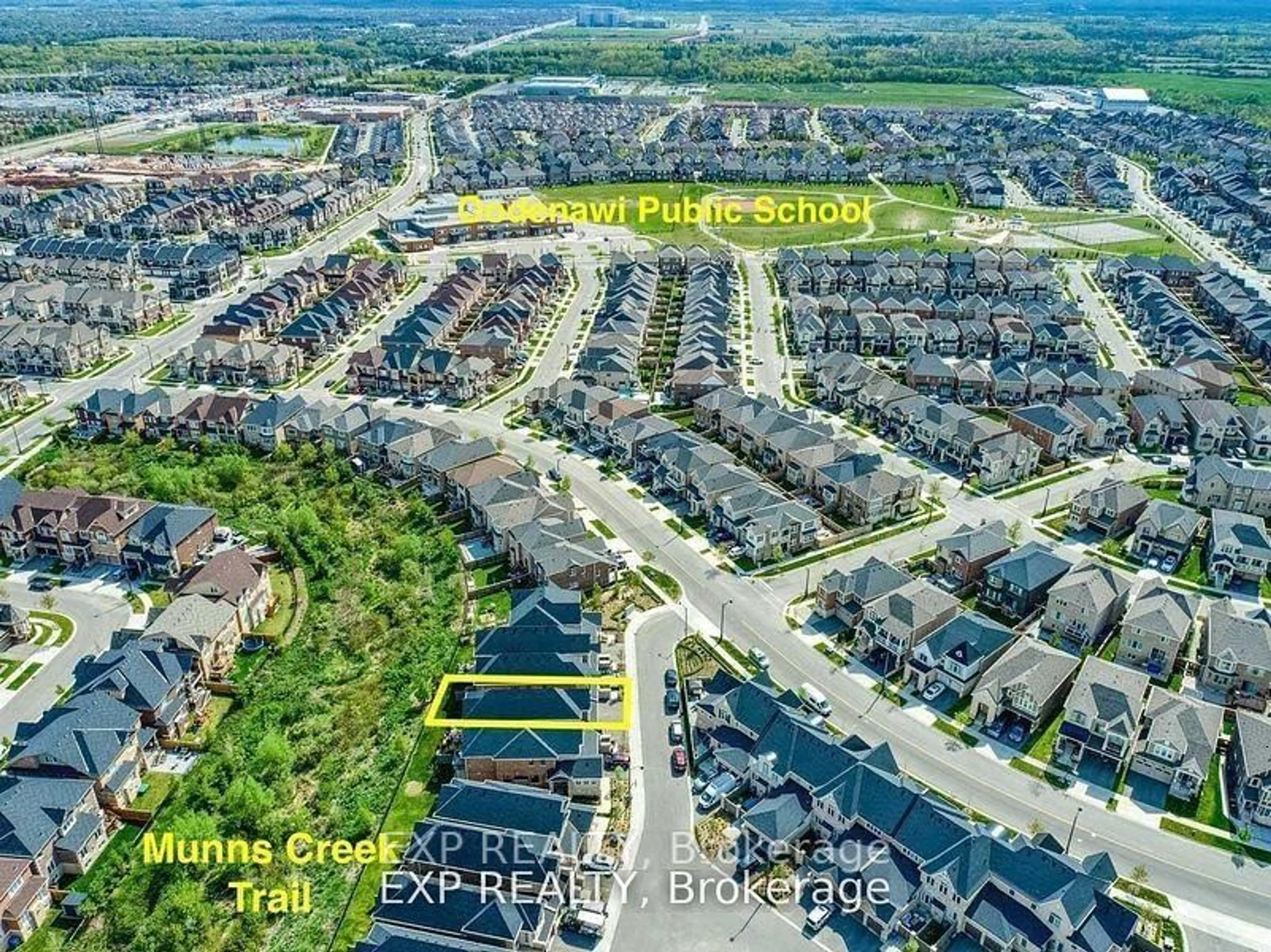 A pic from outside/outdoor area/front of a property/back of a property/a pic from drone, street for 3129 Riverpath Common #18, Oakville Ontario L6M 1P6