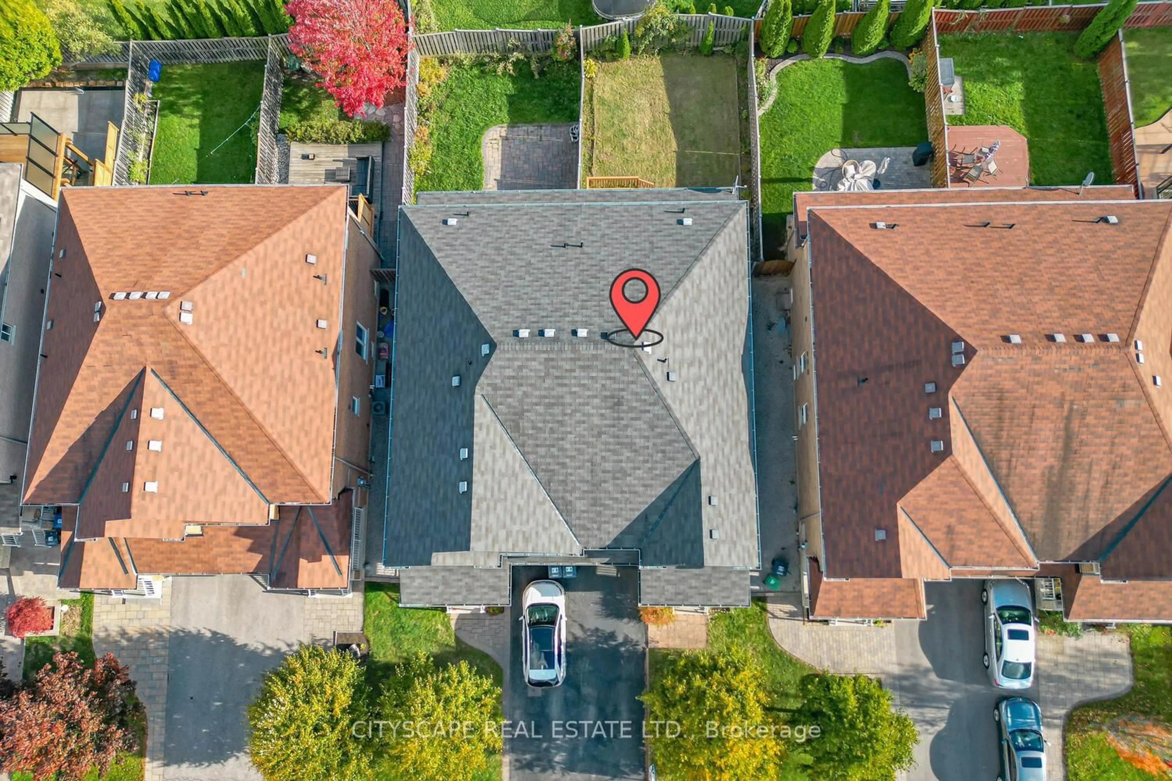 A pic from outside/outdoor area/front of a property/back of a property/a pic from drone, street for 3938 Burdette Terr, Mississauga Ontario L5M 0J2