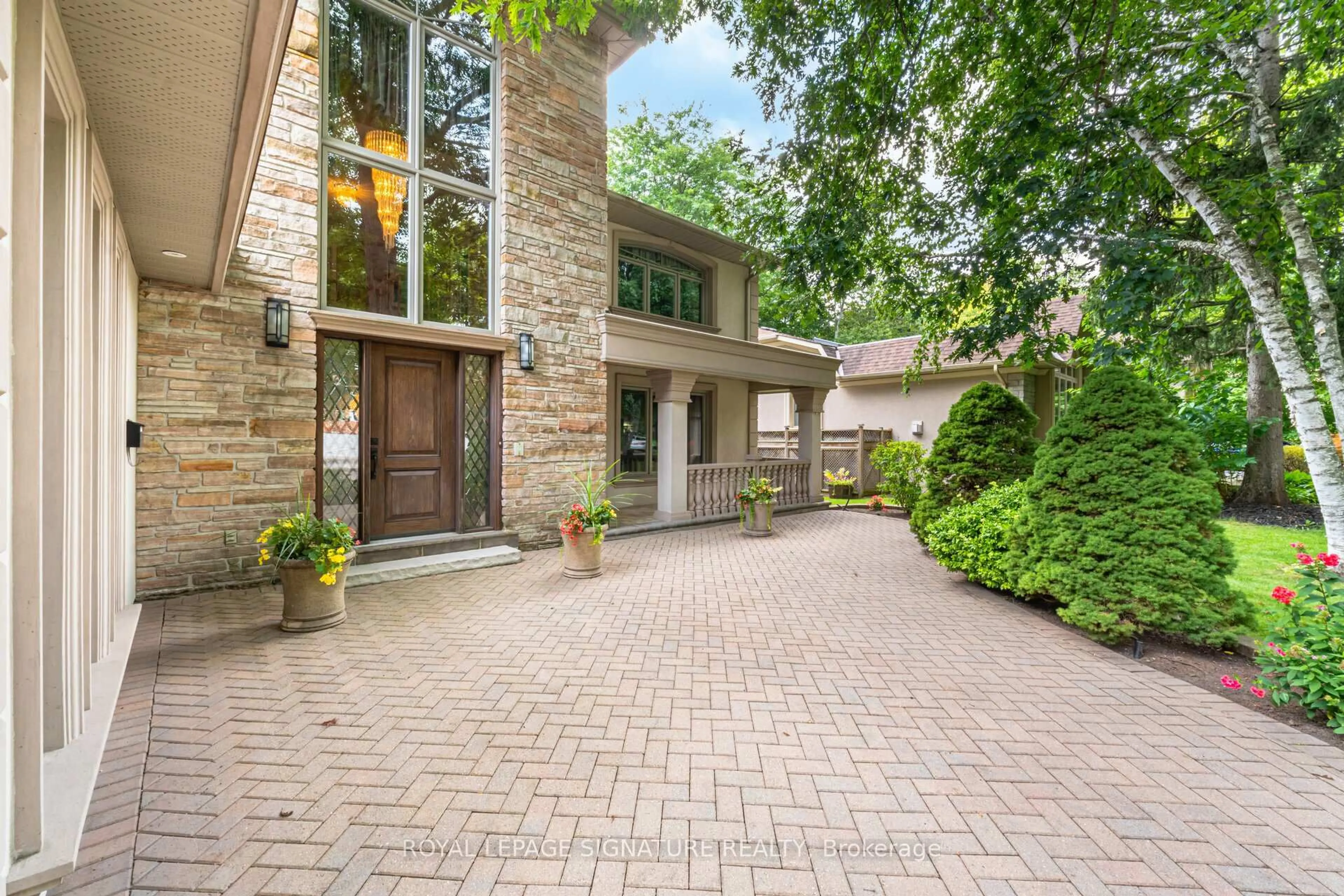 Unknown for 2130 Autumn Breeze Dr, Mississauga Ontario L5B 1R4