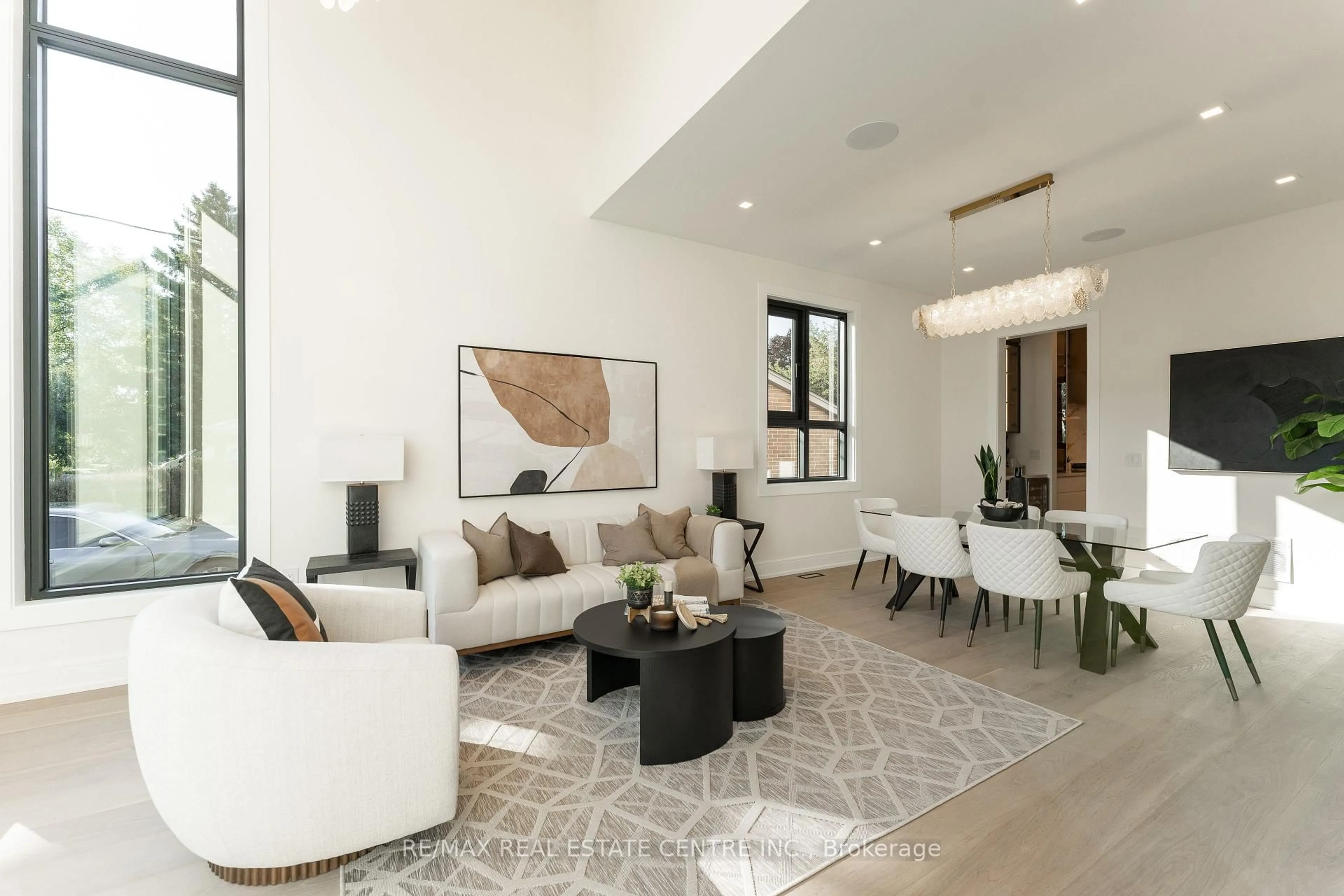 Living room with furniture, unknown for 462 Southland Cres, Oakville Ontario L6L 3N8