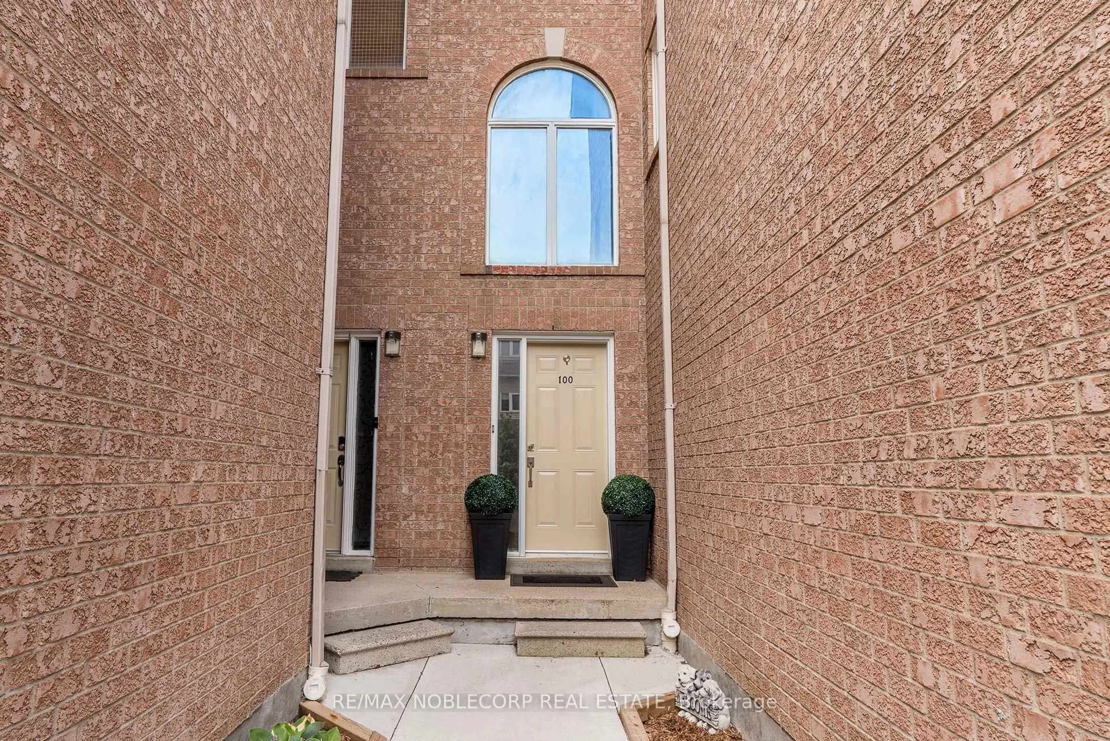 Unknown for 107 Bristol Rd #100, Mississauga Ontario L4Z 3P6