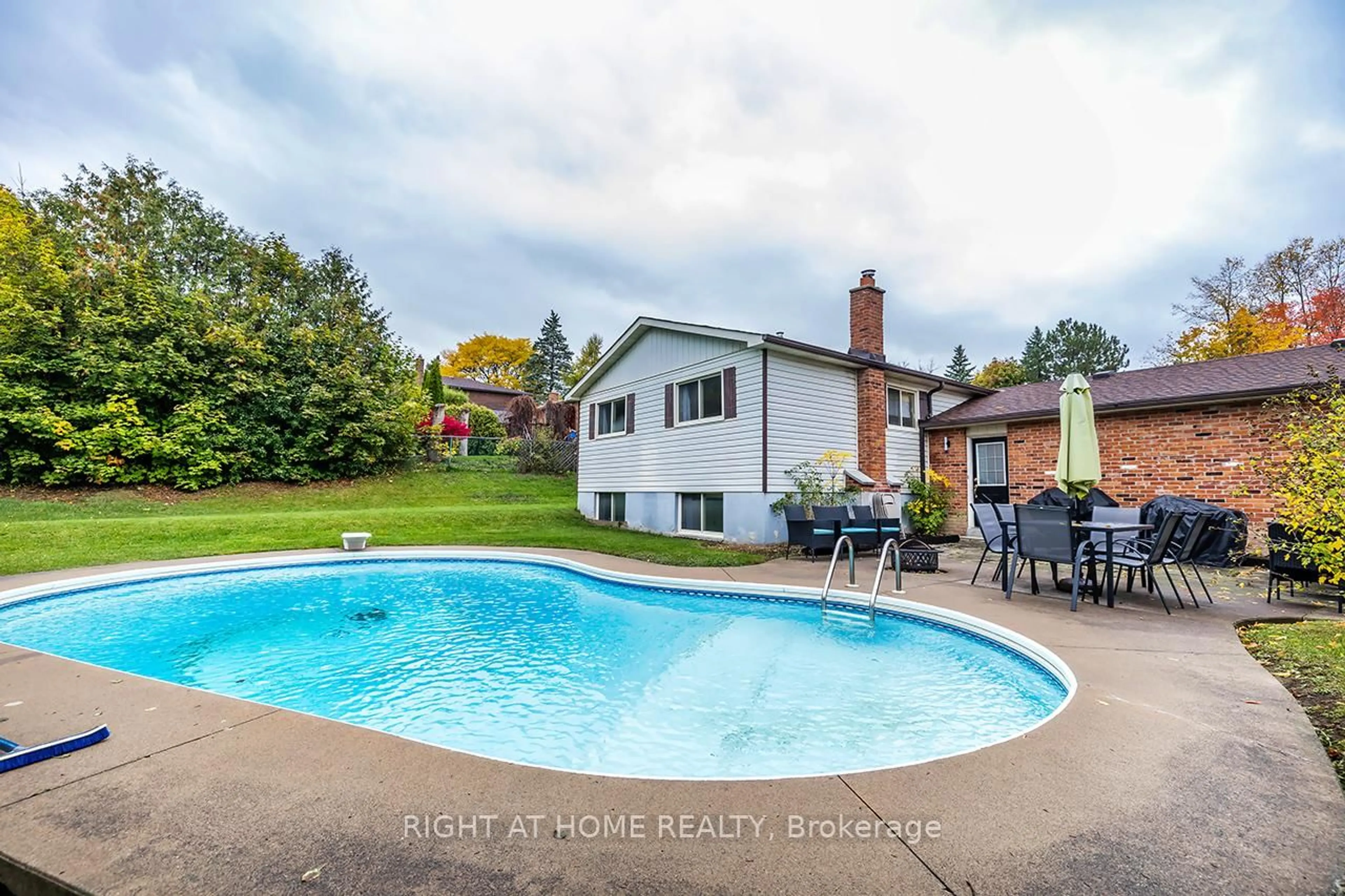 Pool for 100 Humber Lea Rd, Caledon Ontario L7E 3T7