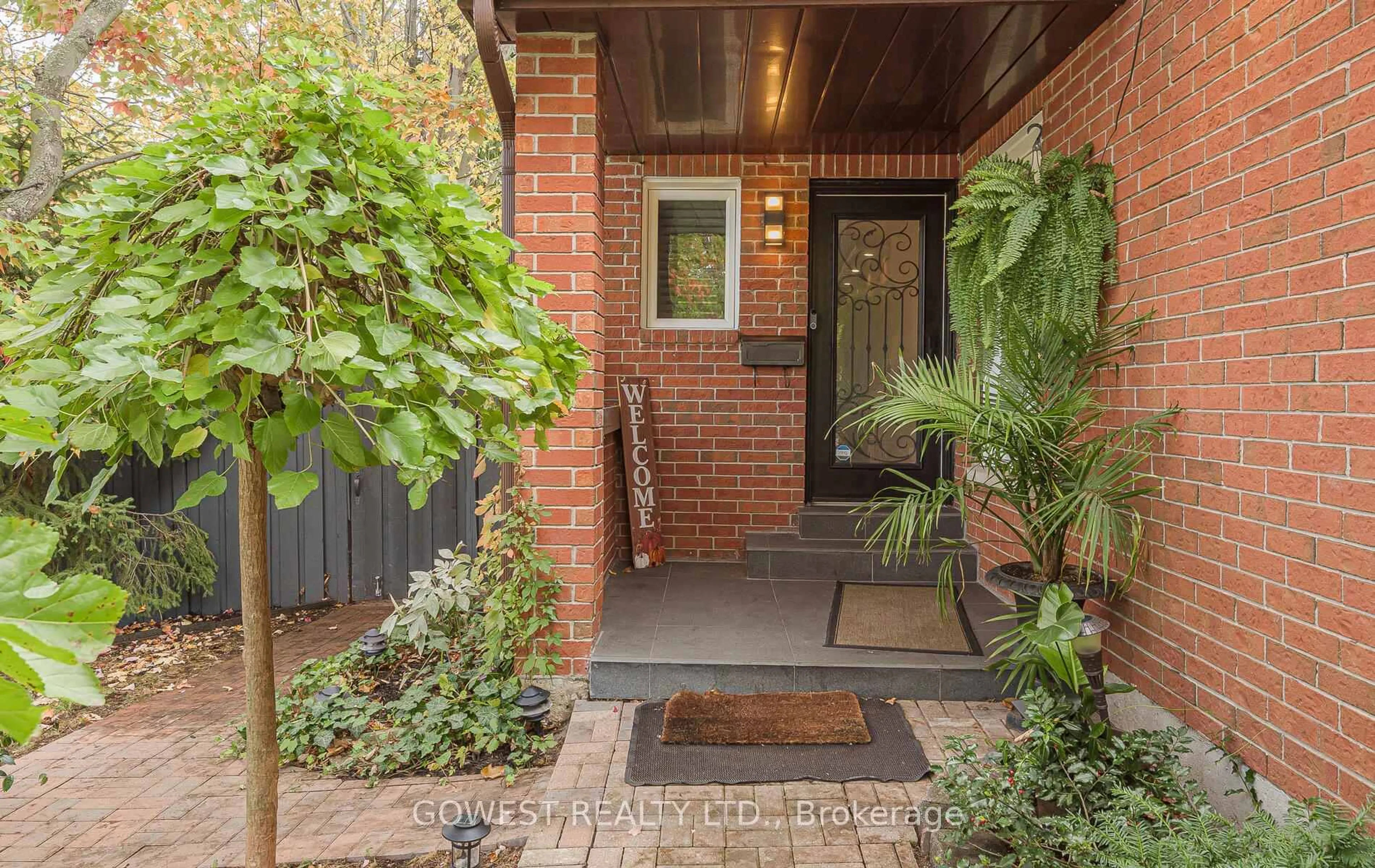 Indoor entryway for 2194 Madden Blvd, Oakville Ontario L6H 3M2
