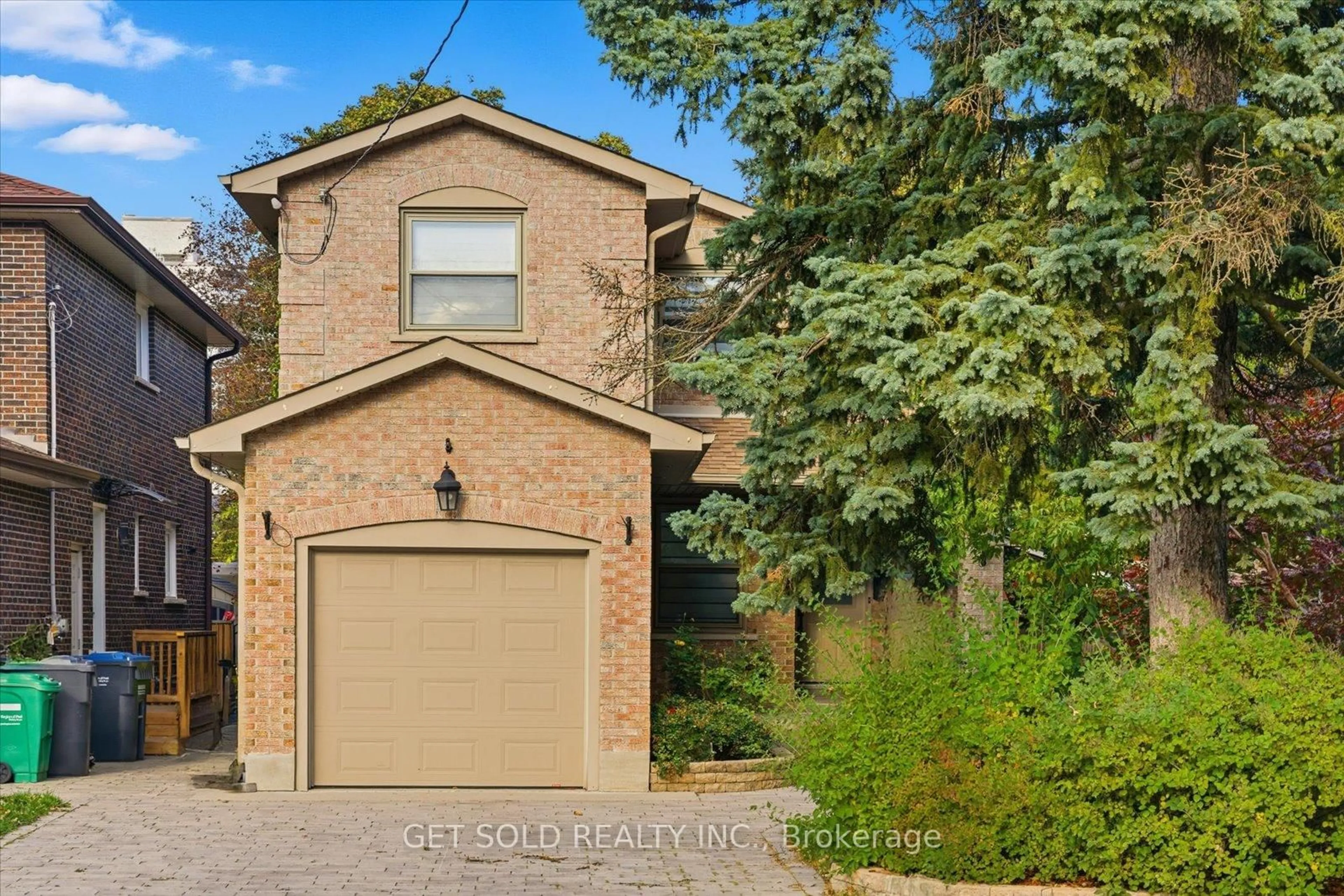 Home with brick exterior material, street for 18 Mill St, Brampton Ontario L6Y 1S5