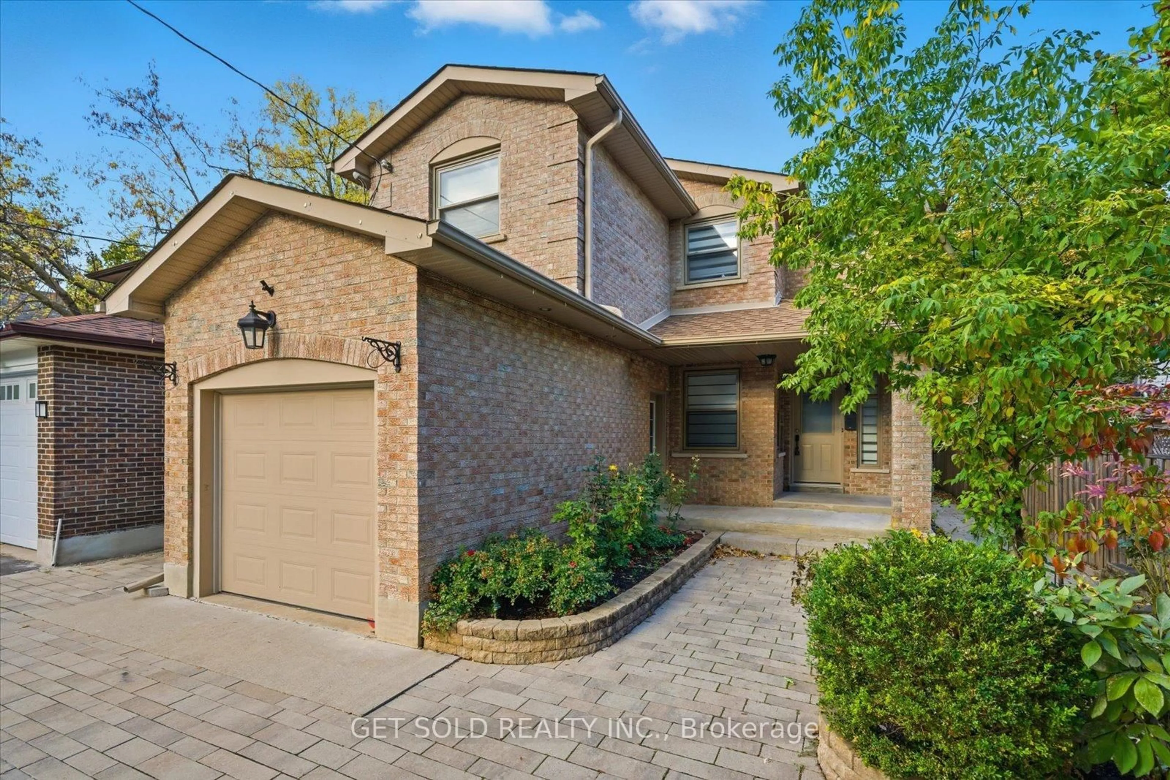 Home with brick exterior material, street for 18 Mill St, Brampton Ontario L6Y 1S5