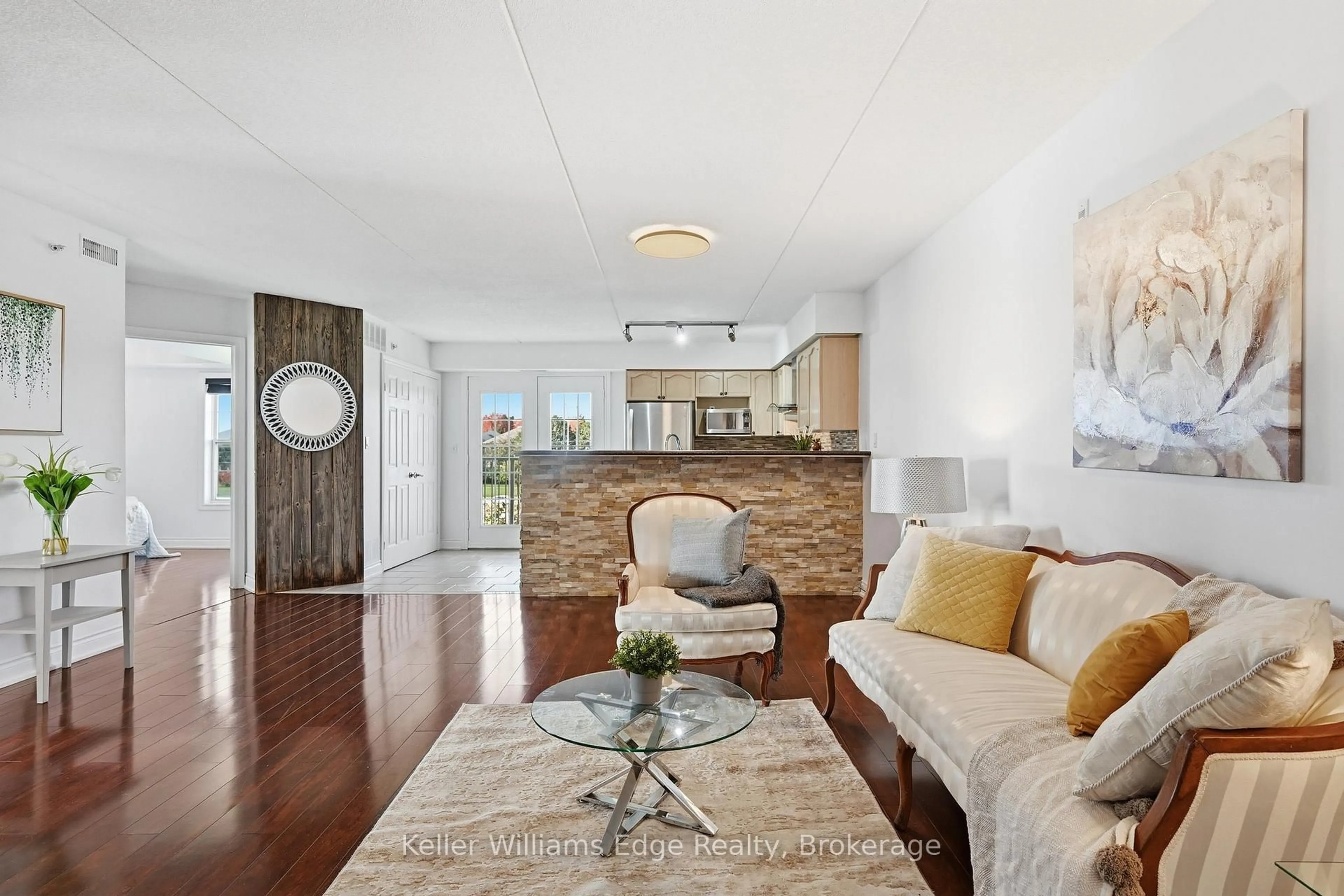 Living room with furniture, unknown for 1480 Bishops Gate Gate #315, Oakville Ontario L6M 4N4