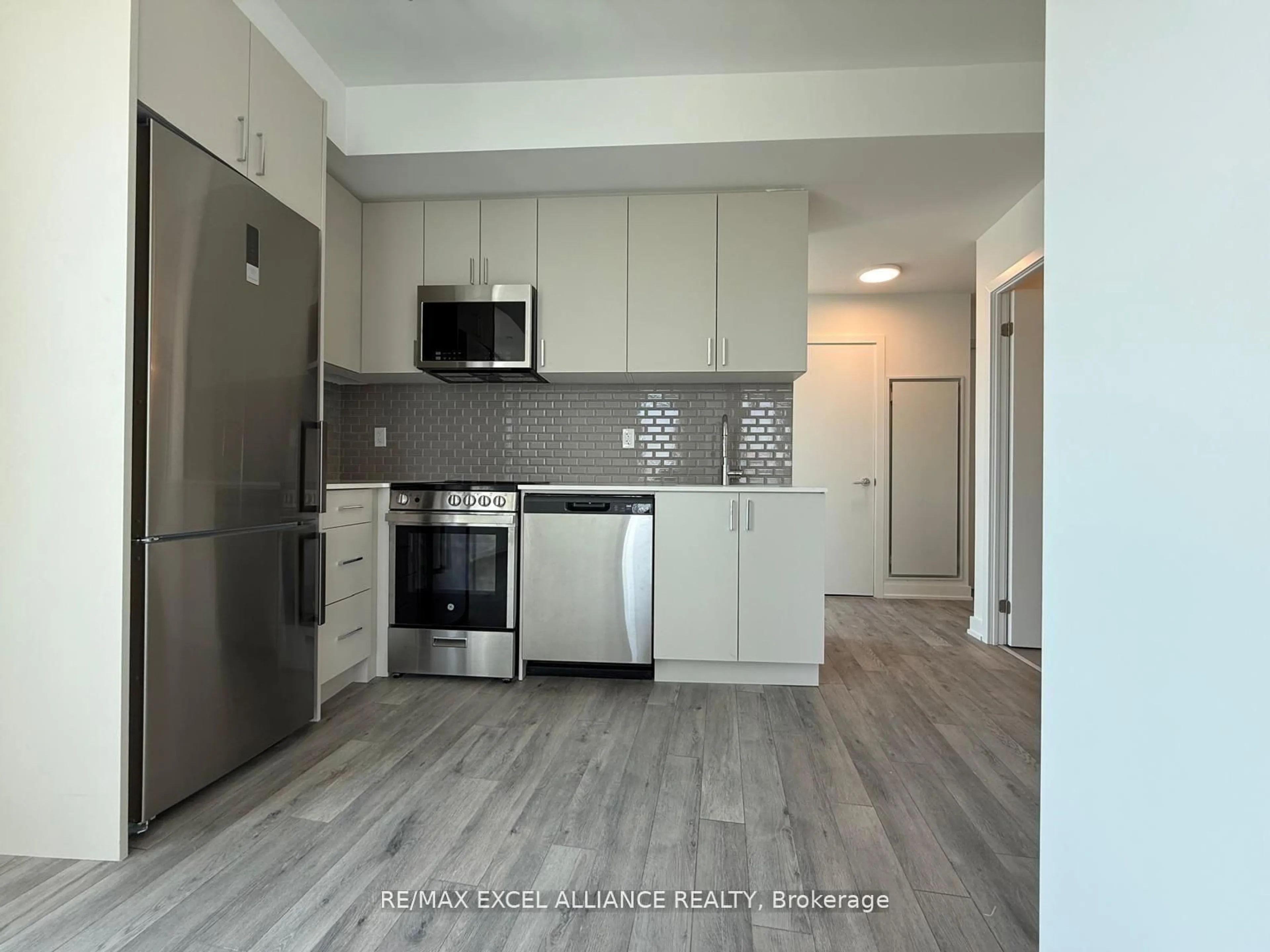 Standard kitchen, unknown for 1005 Dundas St #247, Oakville Ontario L6H 8C7