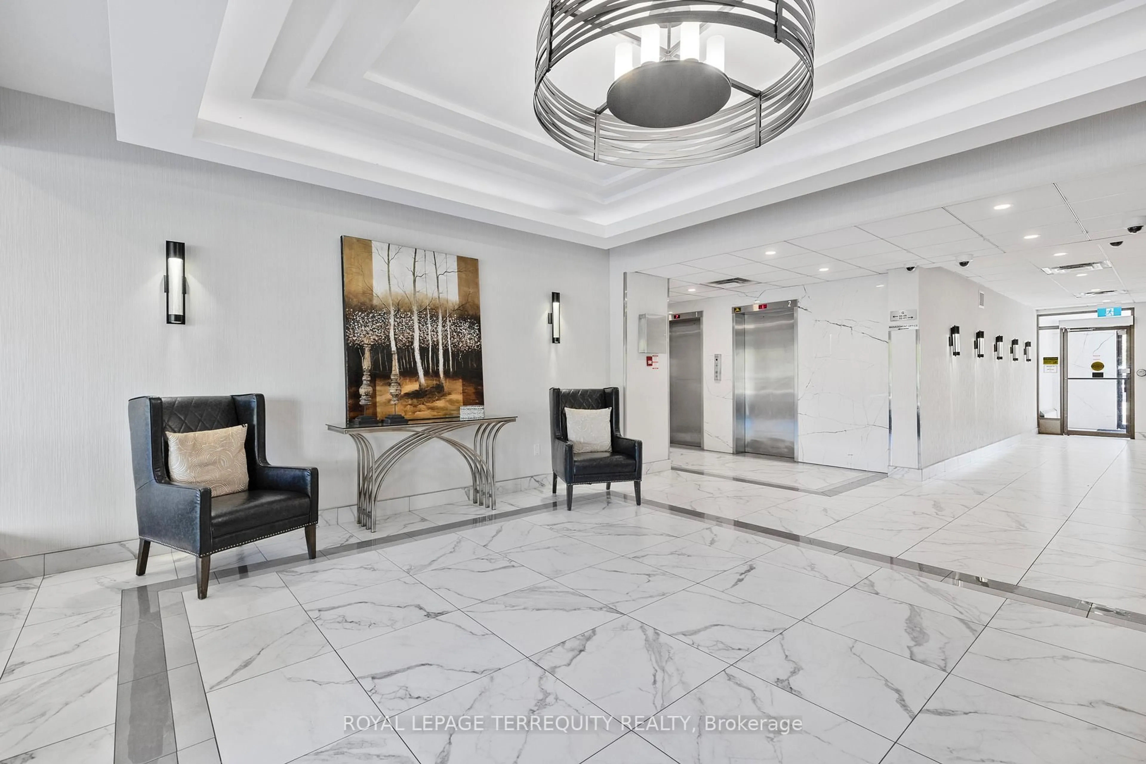 Indoor foyer for 2556 Argyle Rd #601, Mississauga Ontario L5B 2H6