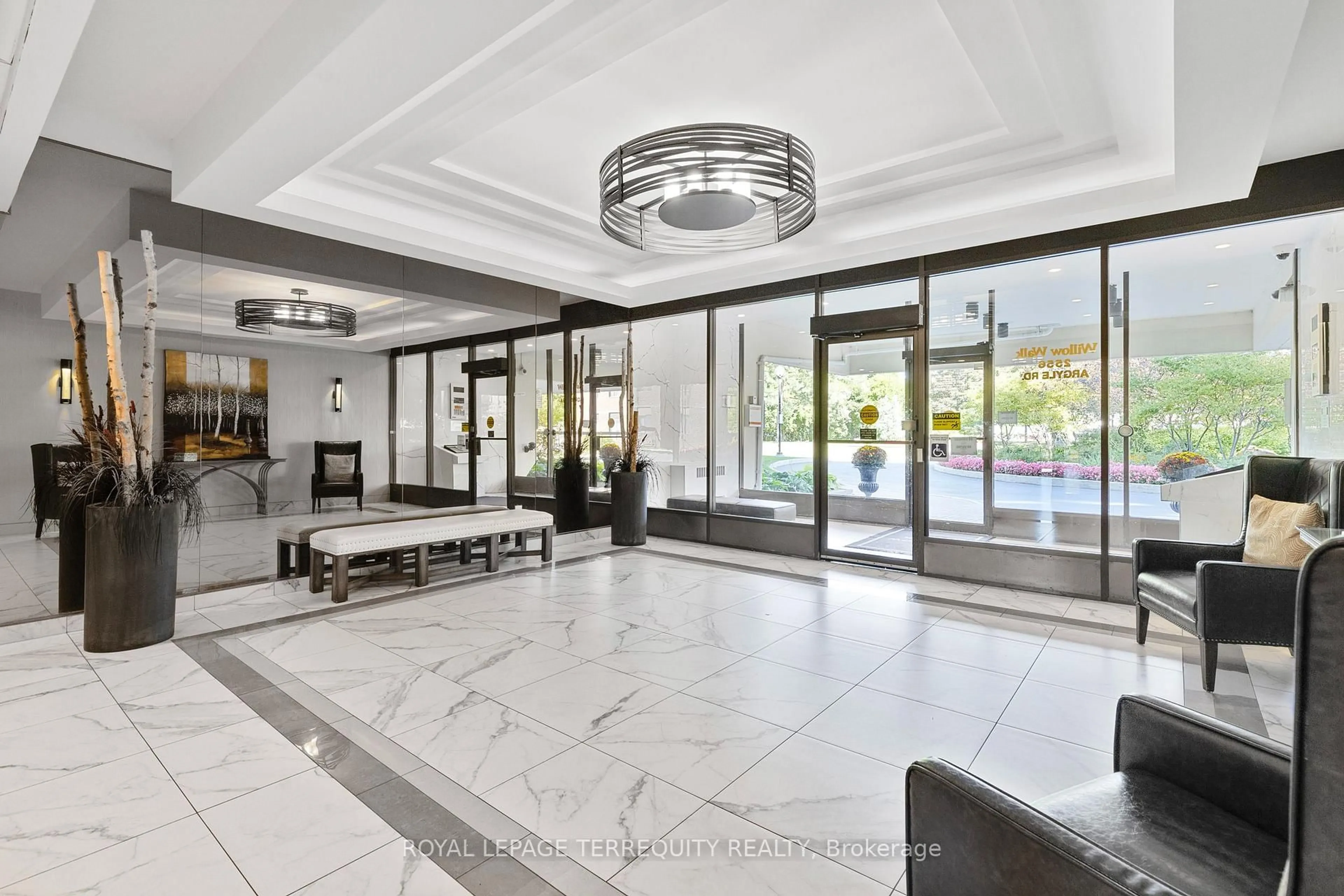Lobby for 2556 Argyle Rd #601, Mississauga Ontario L5B 2H6