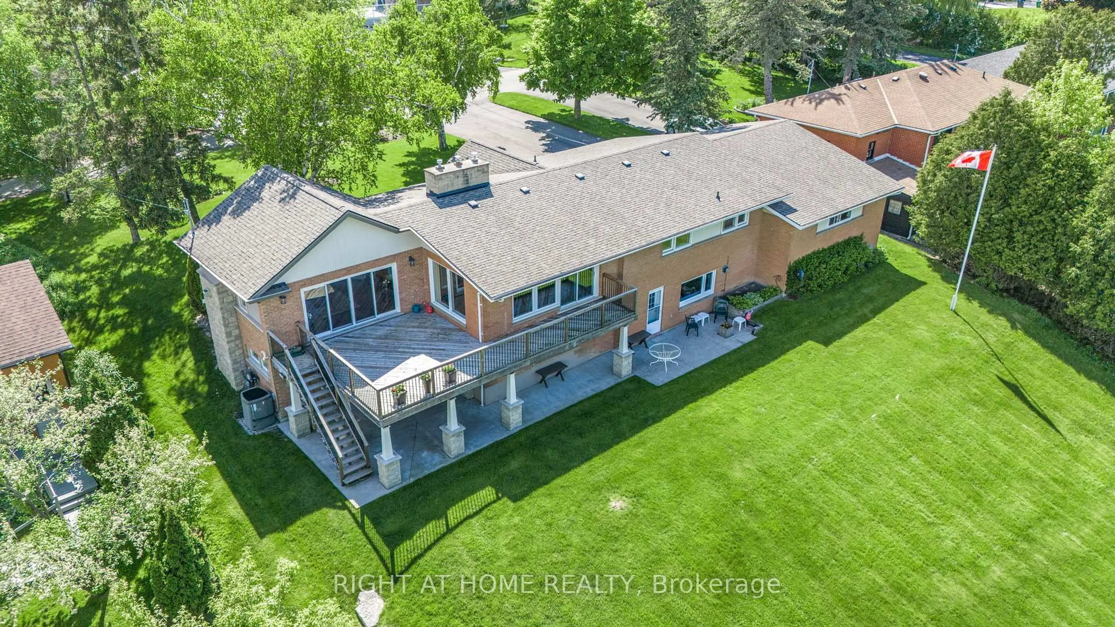 A pic from outside/outdoor area/front of a property/back of a property/a pic from drone, unknown for 42 Valleyview Rd, Brampton Ontario L6Z 4P9
