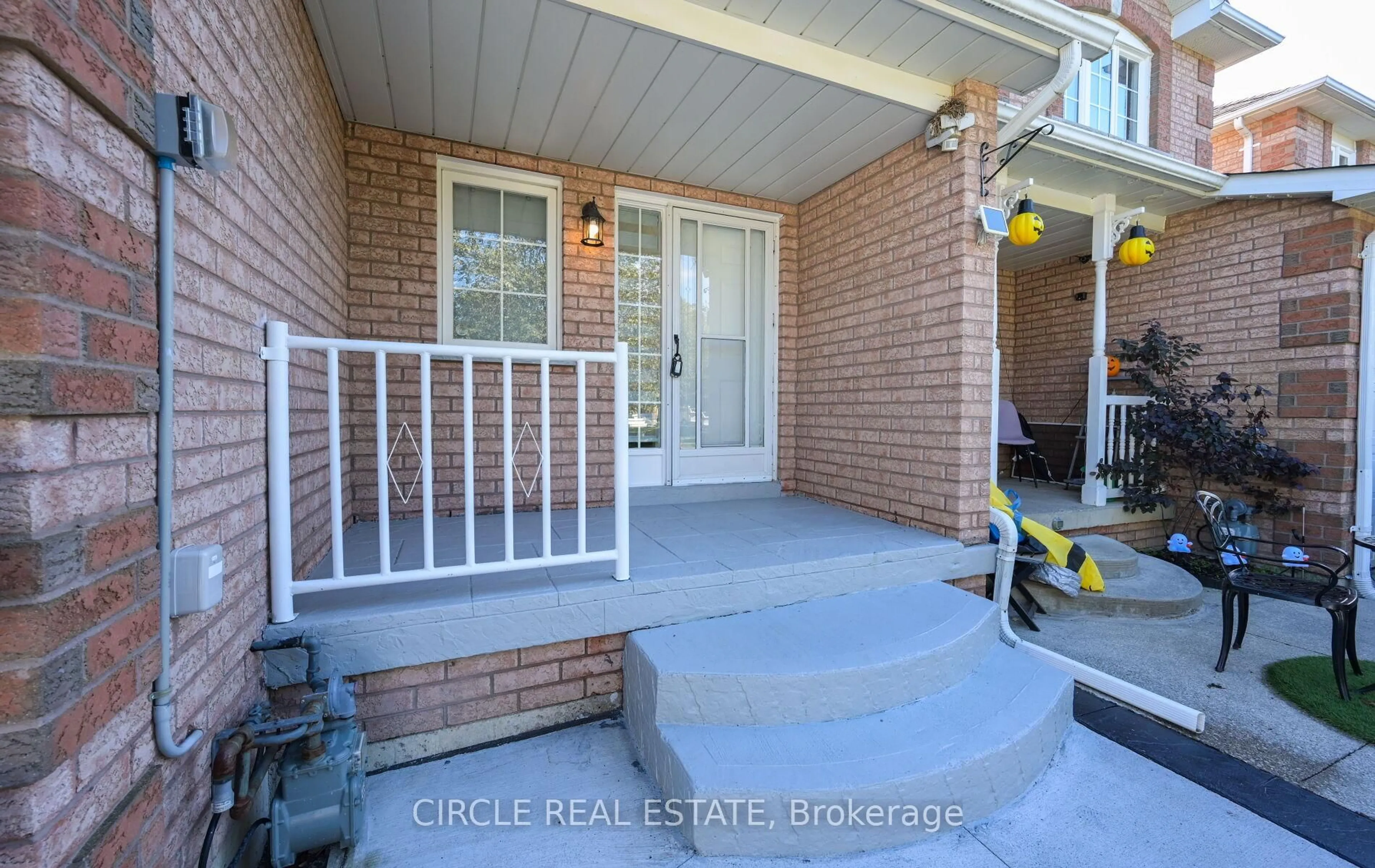 Indoor entryway for 32 Torada Crt, Brampton Ontario L7A 1H6