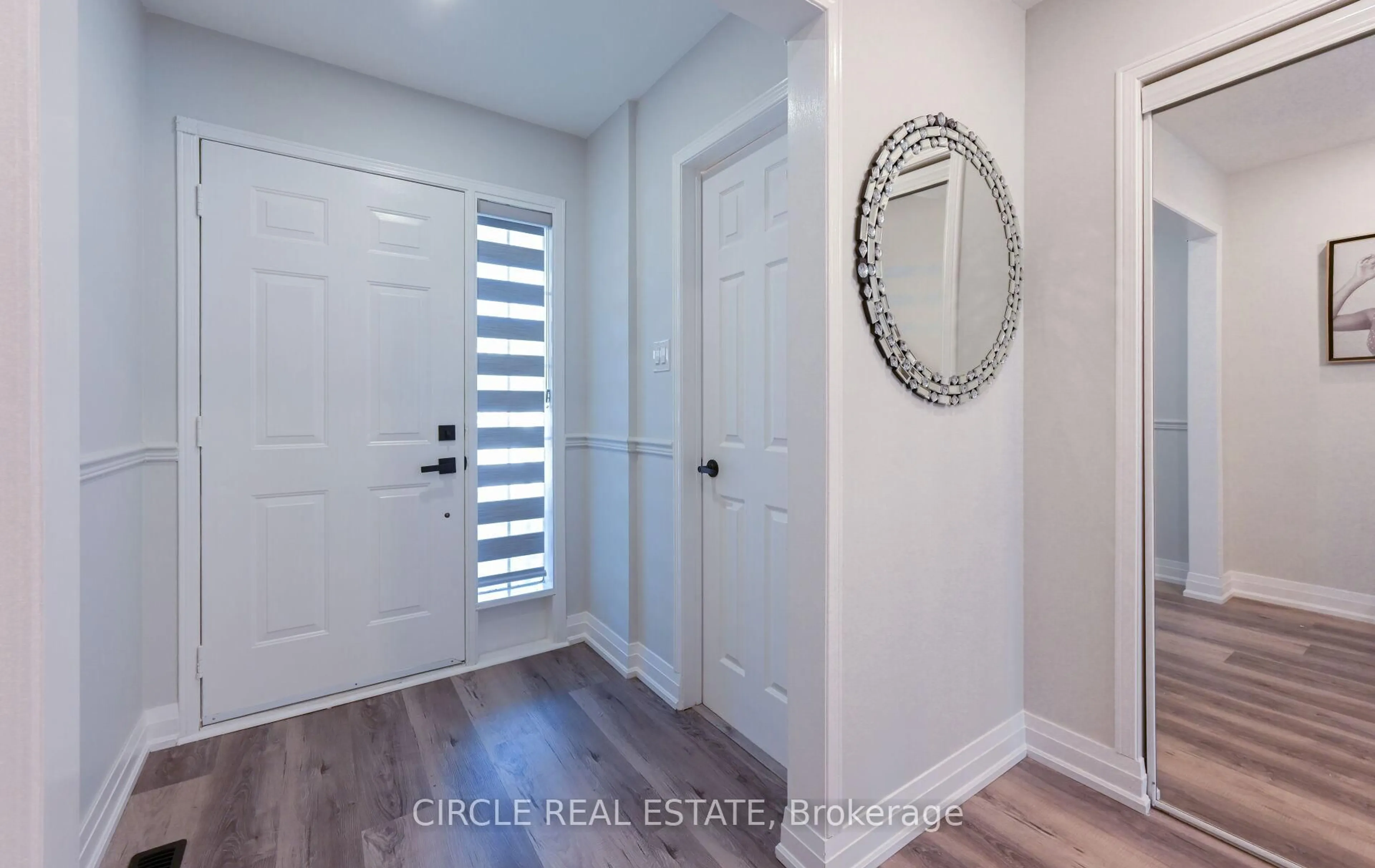 Indoor entryway for 32 Torada Crt, Brampton Ontario L7A 1H6