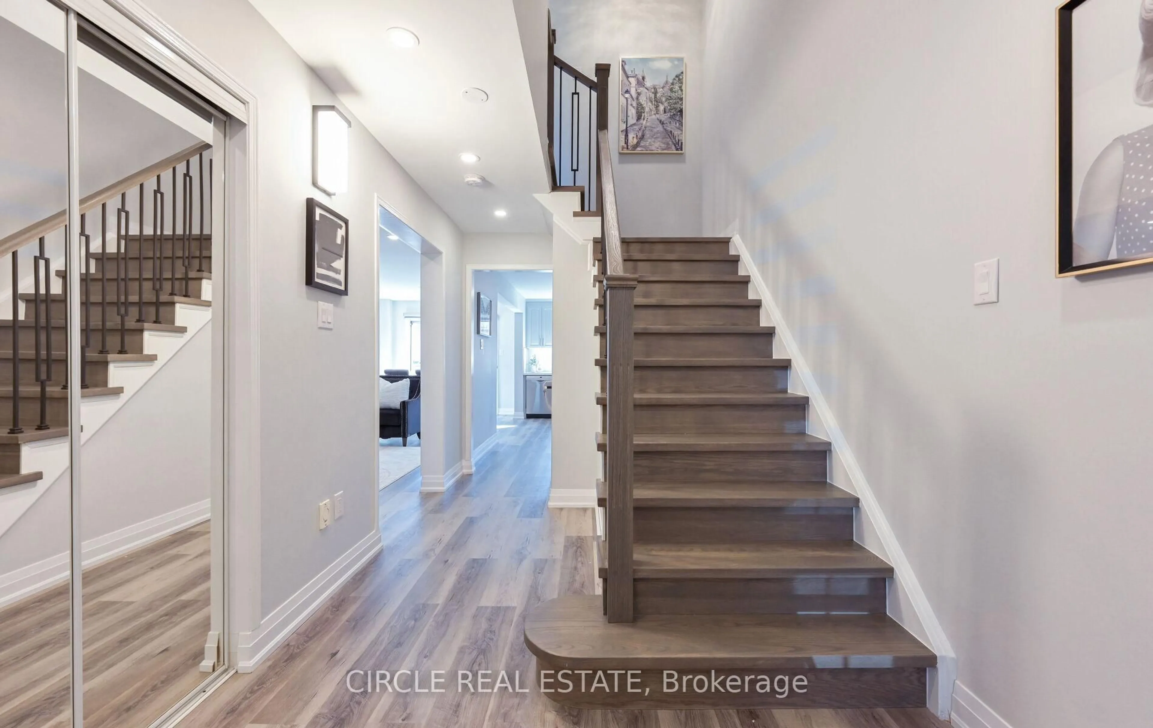 Indoor entryway for 32 Torada Crt, Brampton Ontario L7A 1H6