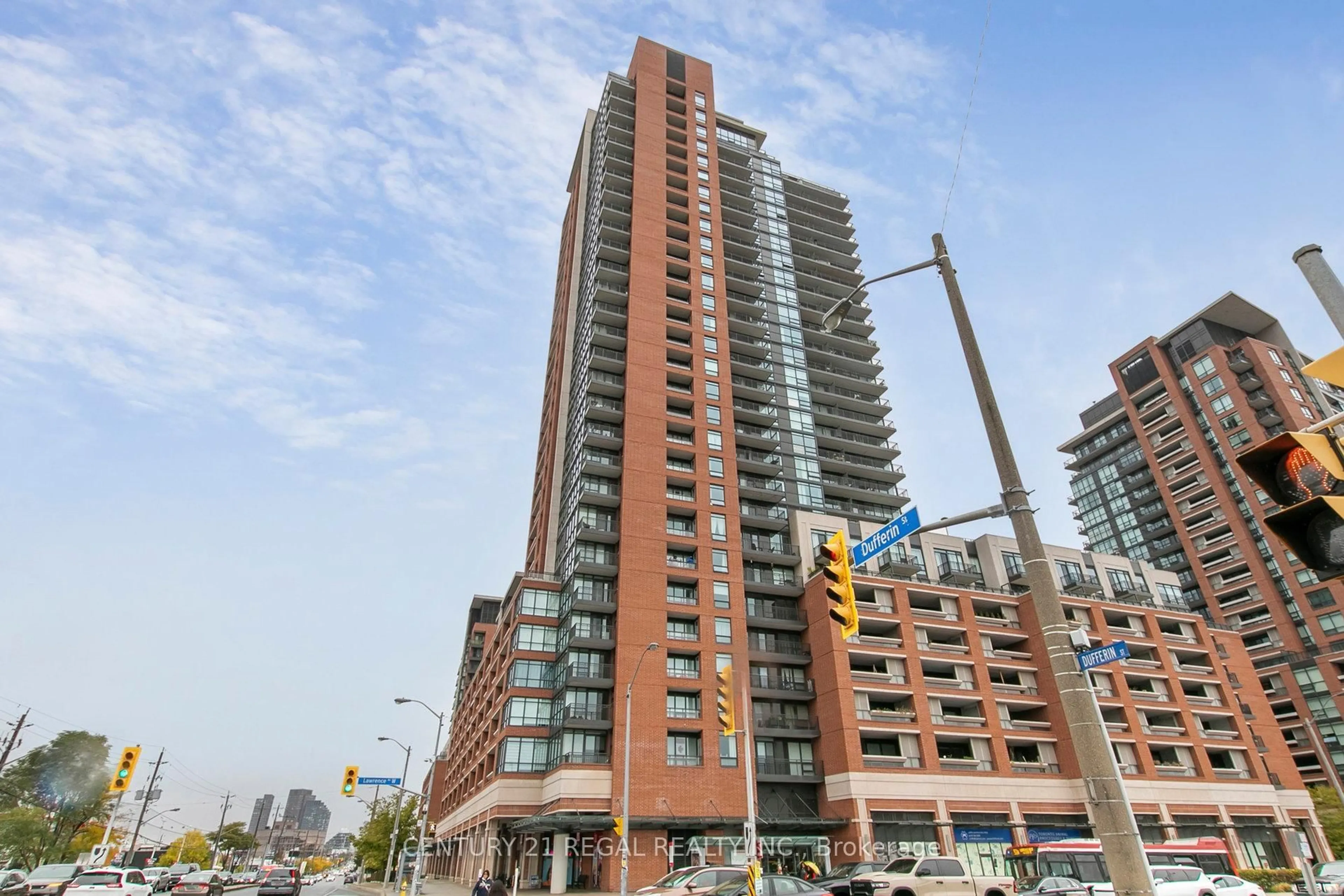 Indoor foyer for 830 Lawrence Ave #2707, Toronto Ontario M6A 0A2