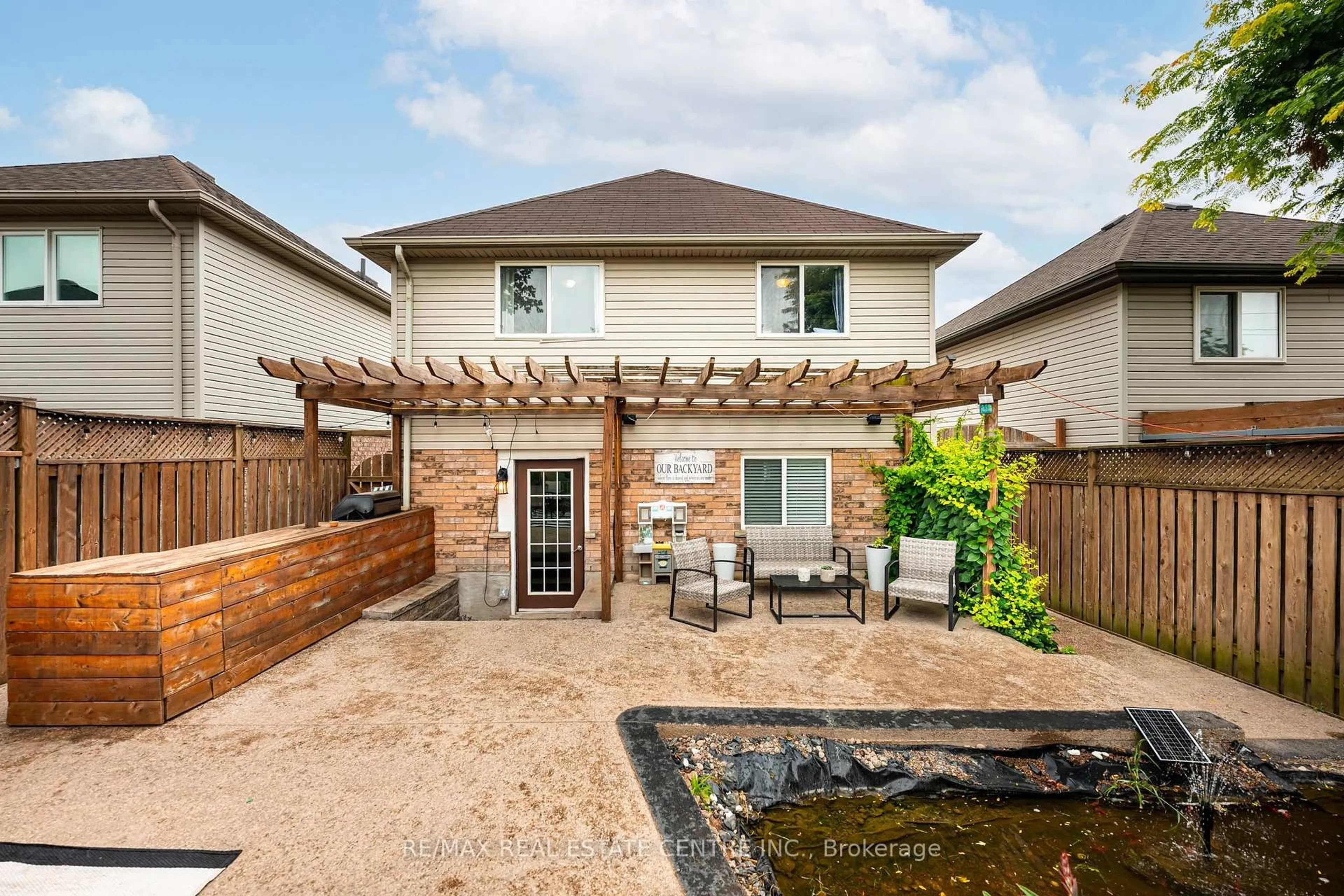 Patio, street for 28 Henderson St, Orangeville Ontario L9W 5G1